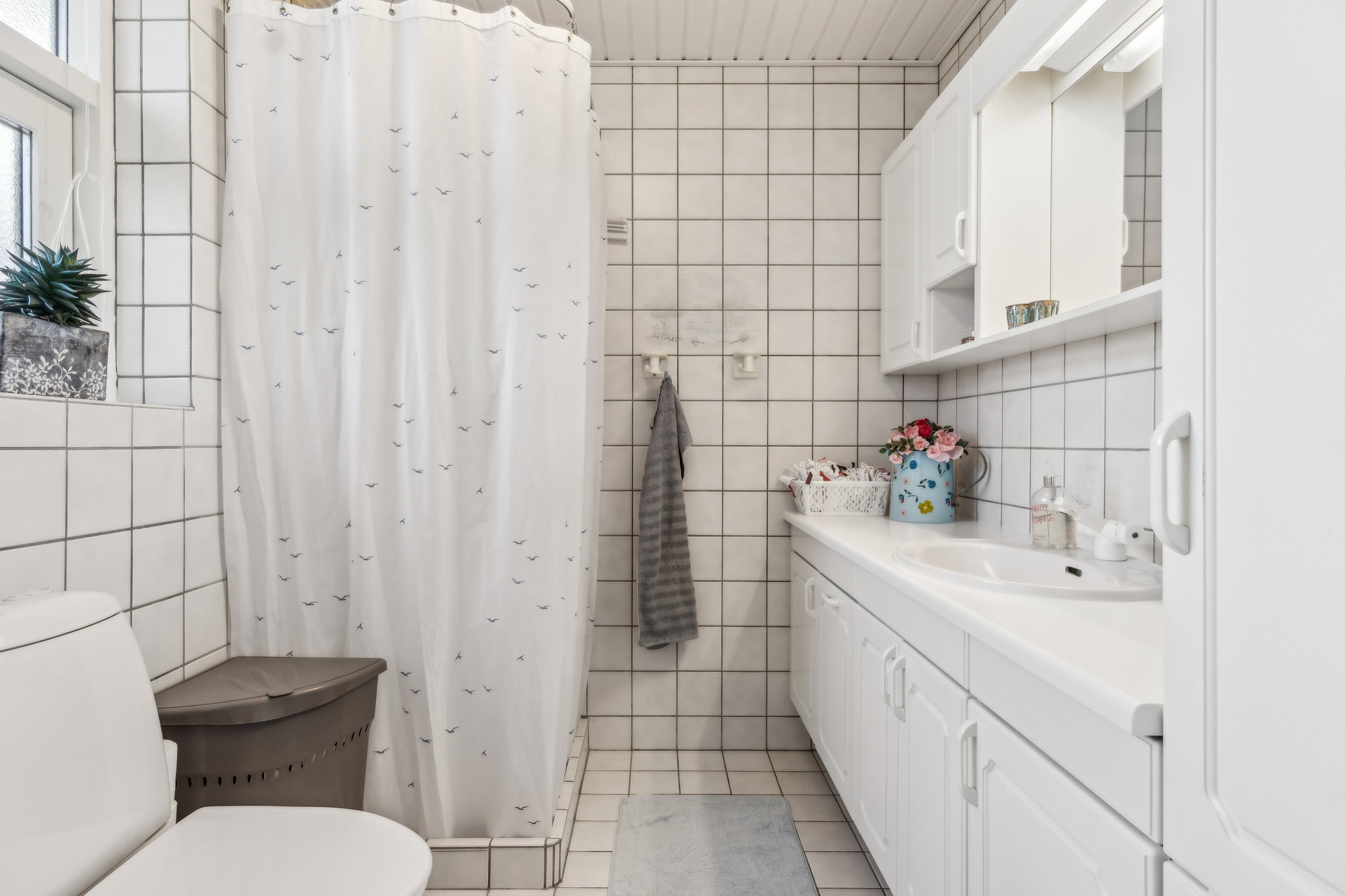 Fremhævet badeværelse billede i fuldskærmstilstand. Billede af Vænget 11, Lørslev, 9800 Hjørring