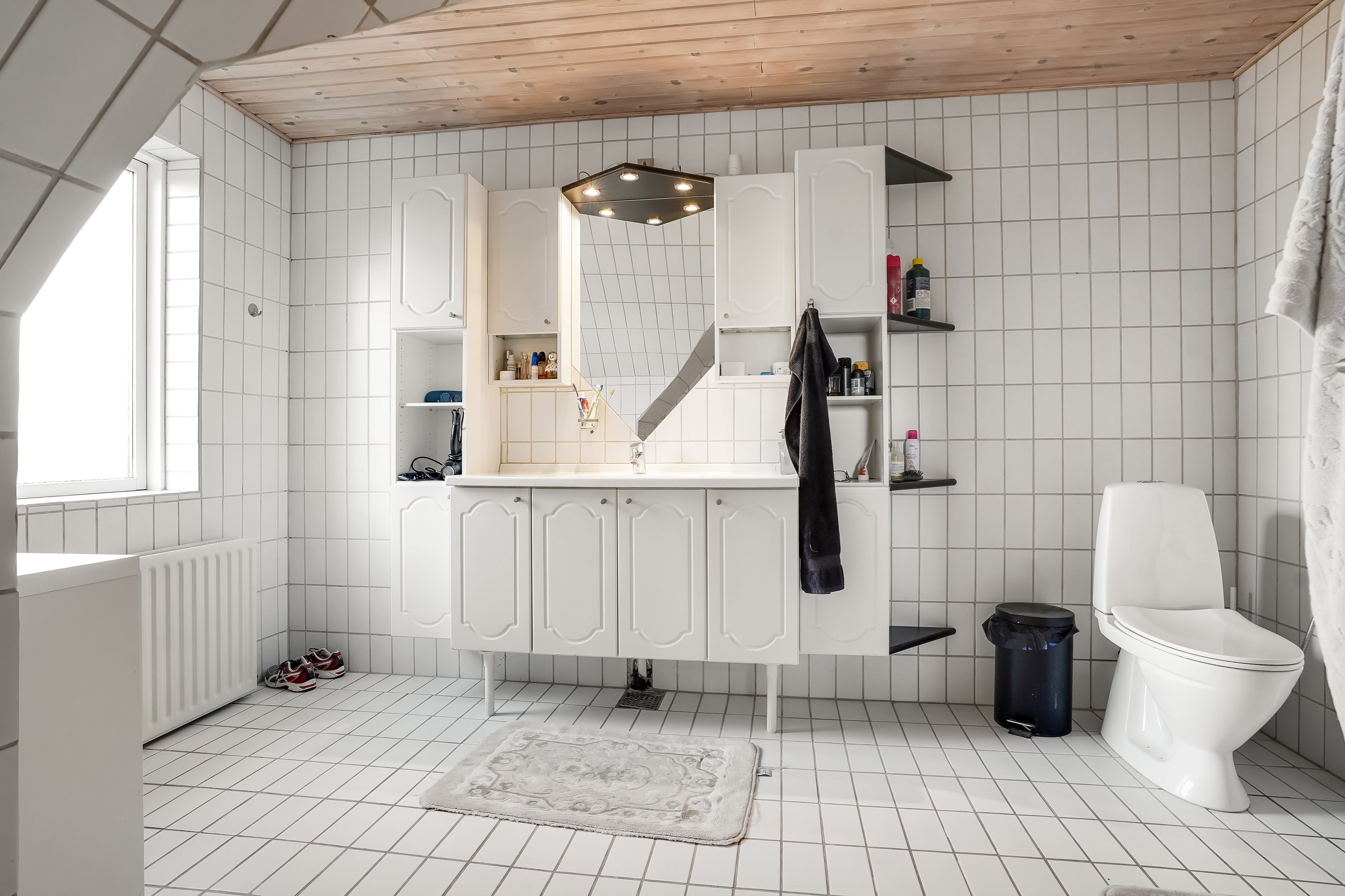 Fremhævet toilet billede i fuldskærmstilstand. Billede af Plovgårdsvej 25, Bellinge, 5250 Odense SV