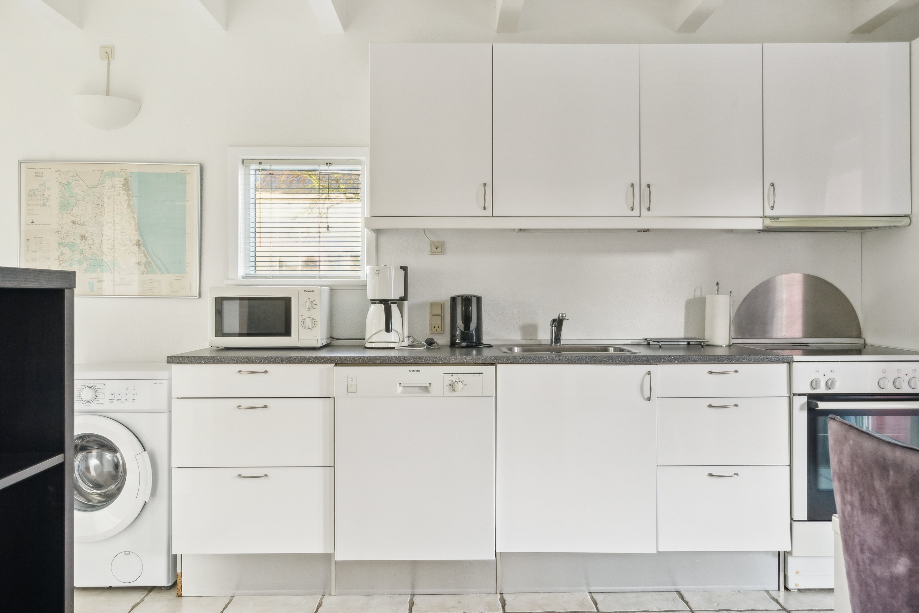 Fremhævet køkken billede i fuldskærmstilstand. Billede af Stranden 30, Øster Hurup, 9560 Hadsund