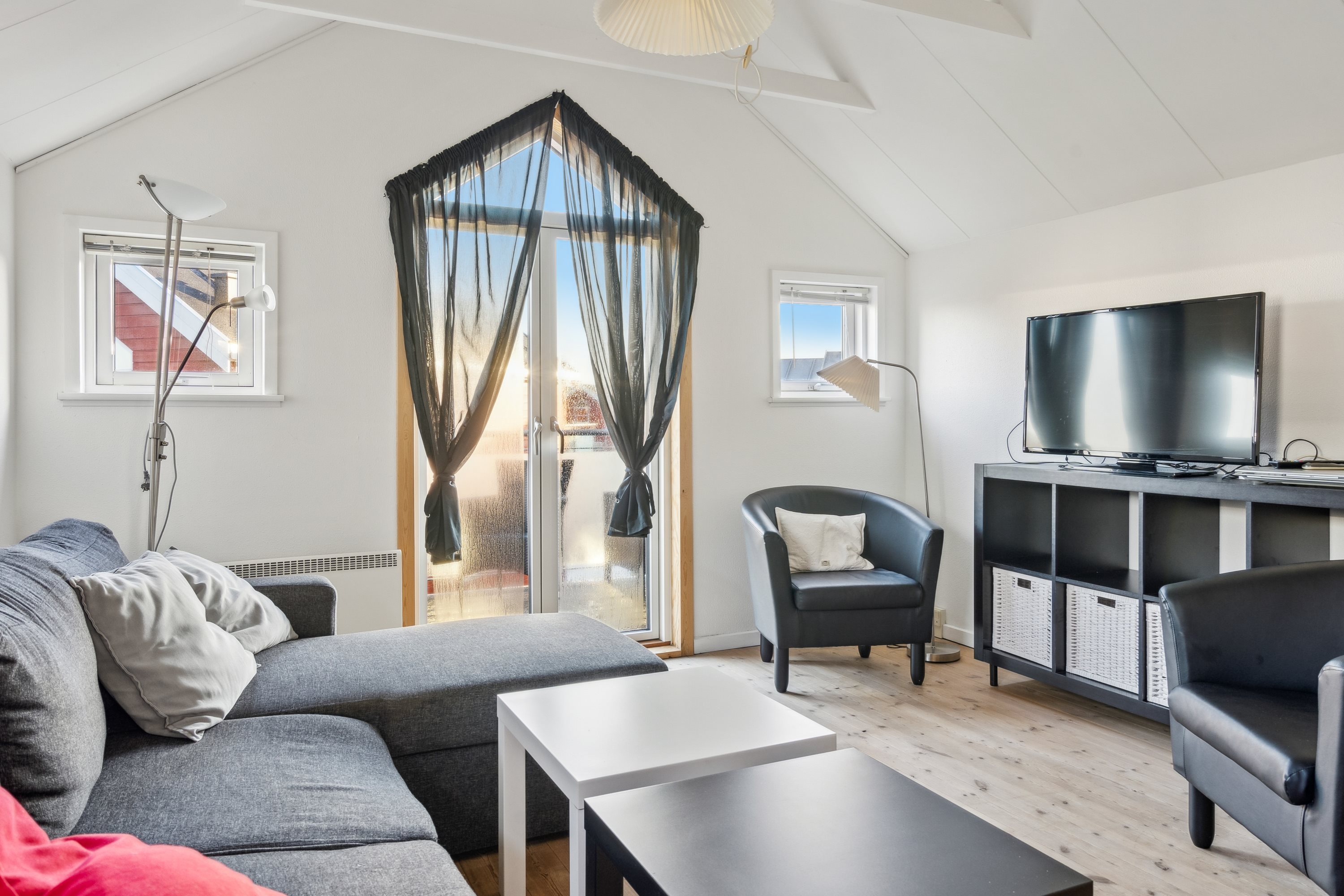 Fremhævet stue billede i fuldskærmstilstand. Billede af Stranden 30, Øster Hurup, 9560 Hadsund