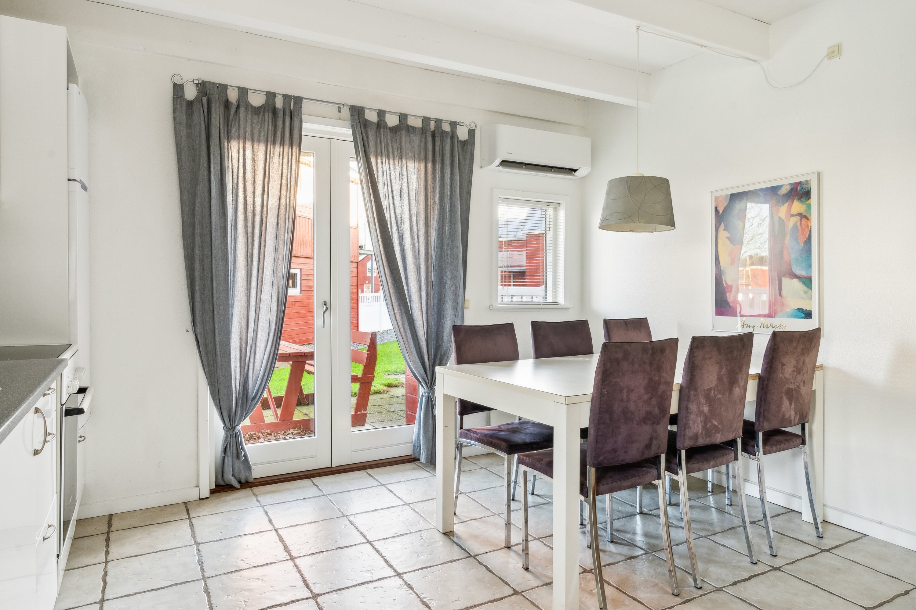 Fremhævet stue billede i fuldskærmstilstand. Billede af Stranden 30, Øster Hurup, 9560 Hadsund