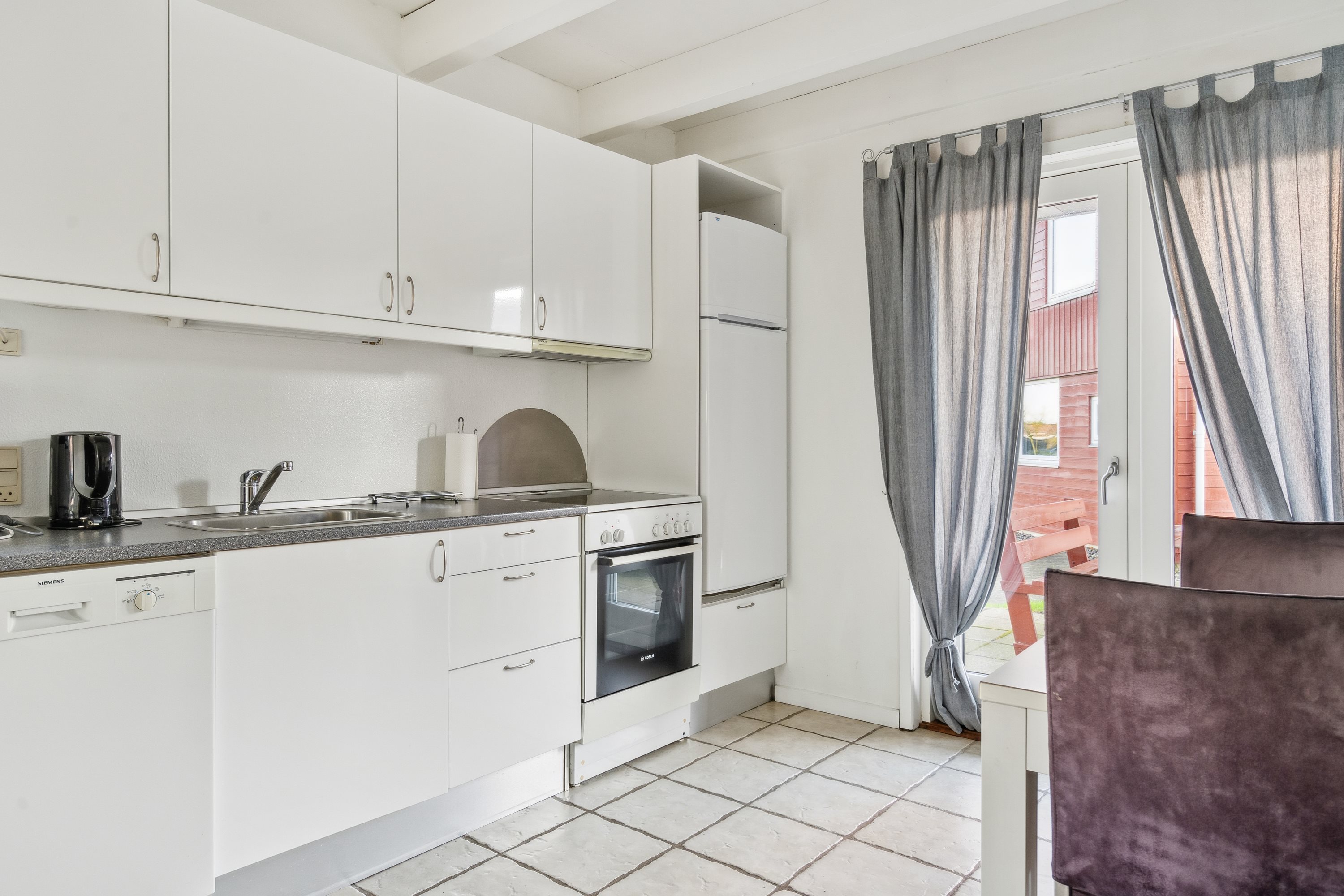 Fremhævet køkken billede i fuldskærmstilstand. Billede af Stranden 30, Øster Hurup, 9560 Hadsund