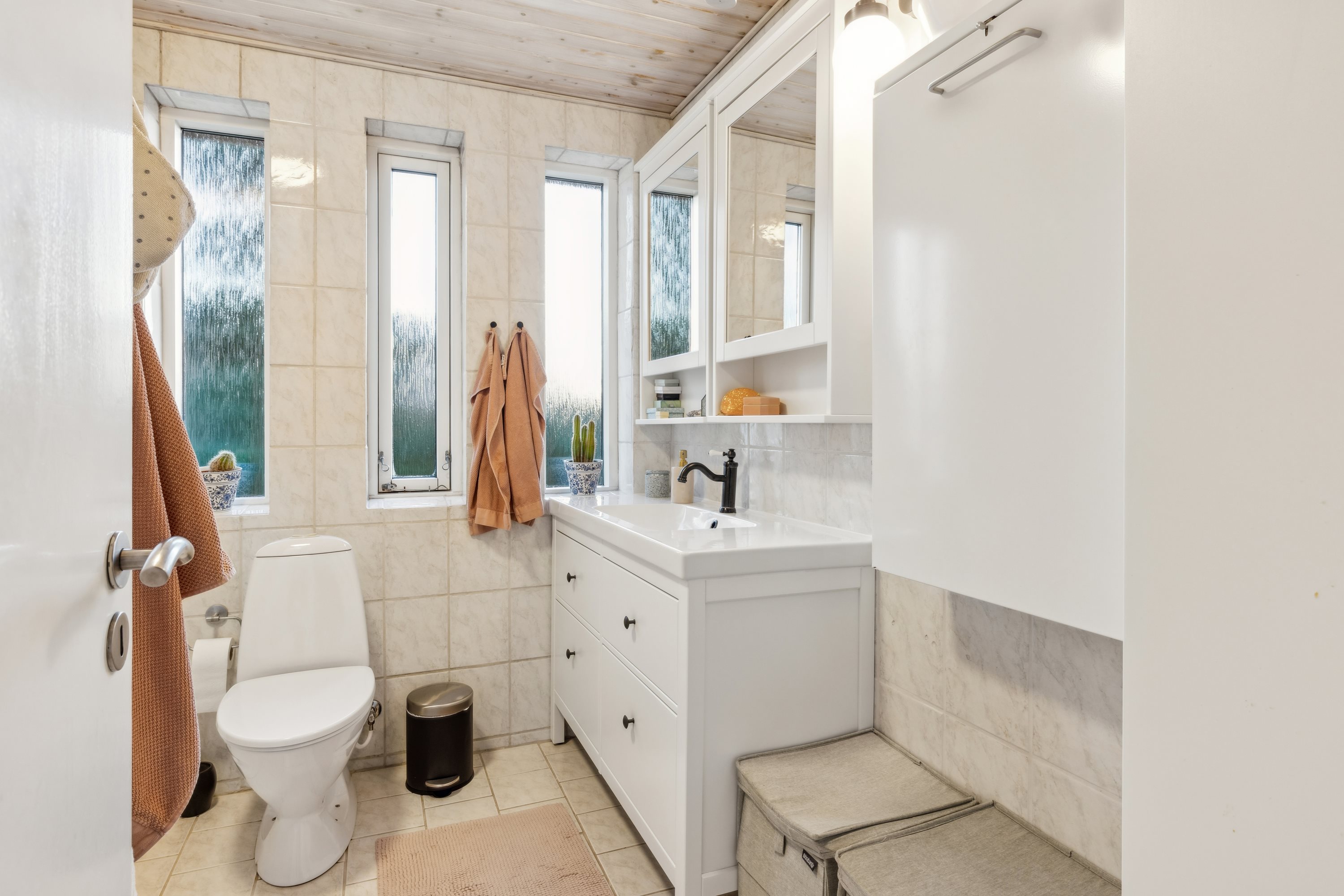 Fremhævet badeværelse billede i fuldskærmstilstand. Billede af Hulvejen 5, Sparkær, 8800 Viborg