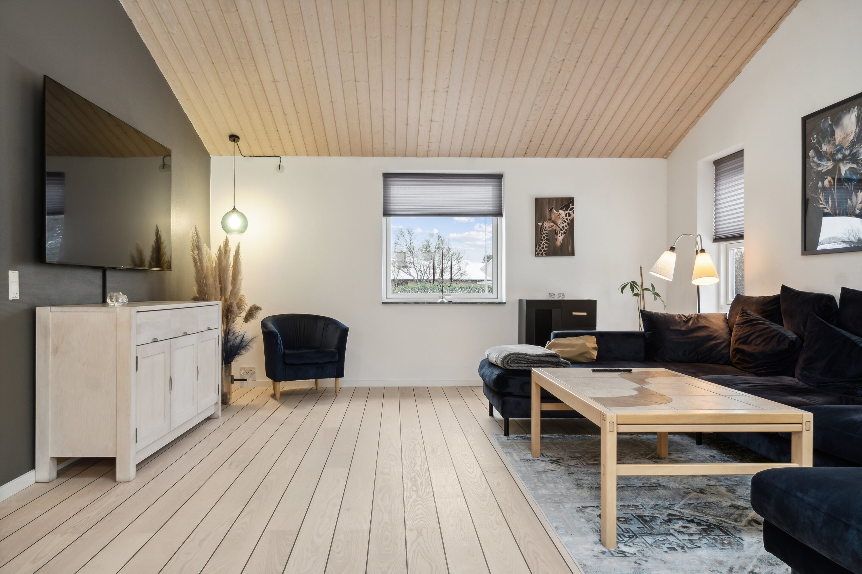 Fremhævet stue billede i fuldskærmstilstand. Billede af Falkevej 1, 4040 Jyllinge