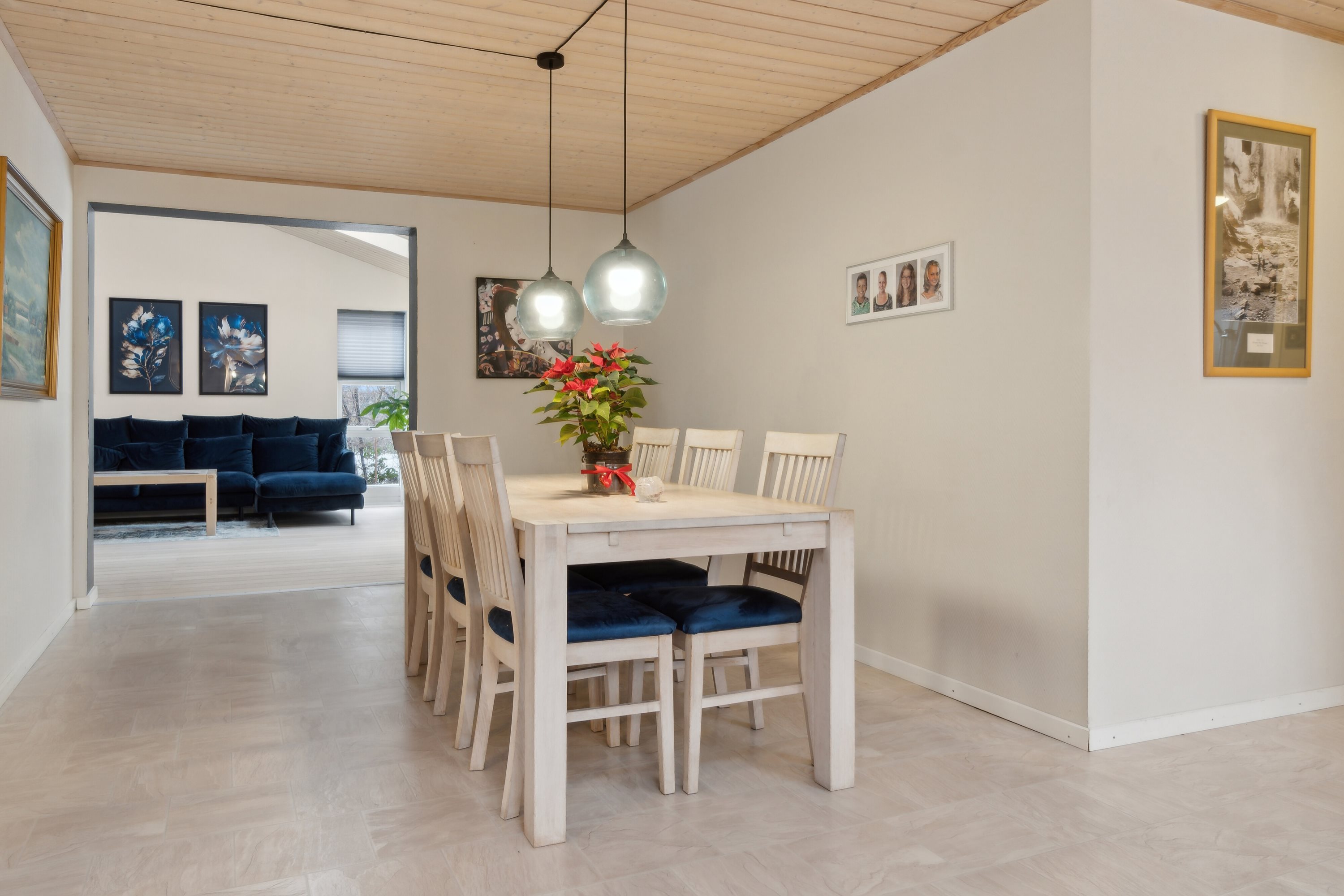 Fremhævet spisestue billede i fuldskærmstilstand. Billede af Falkevej 1, 4040 Jyllinge