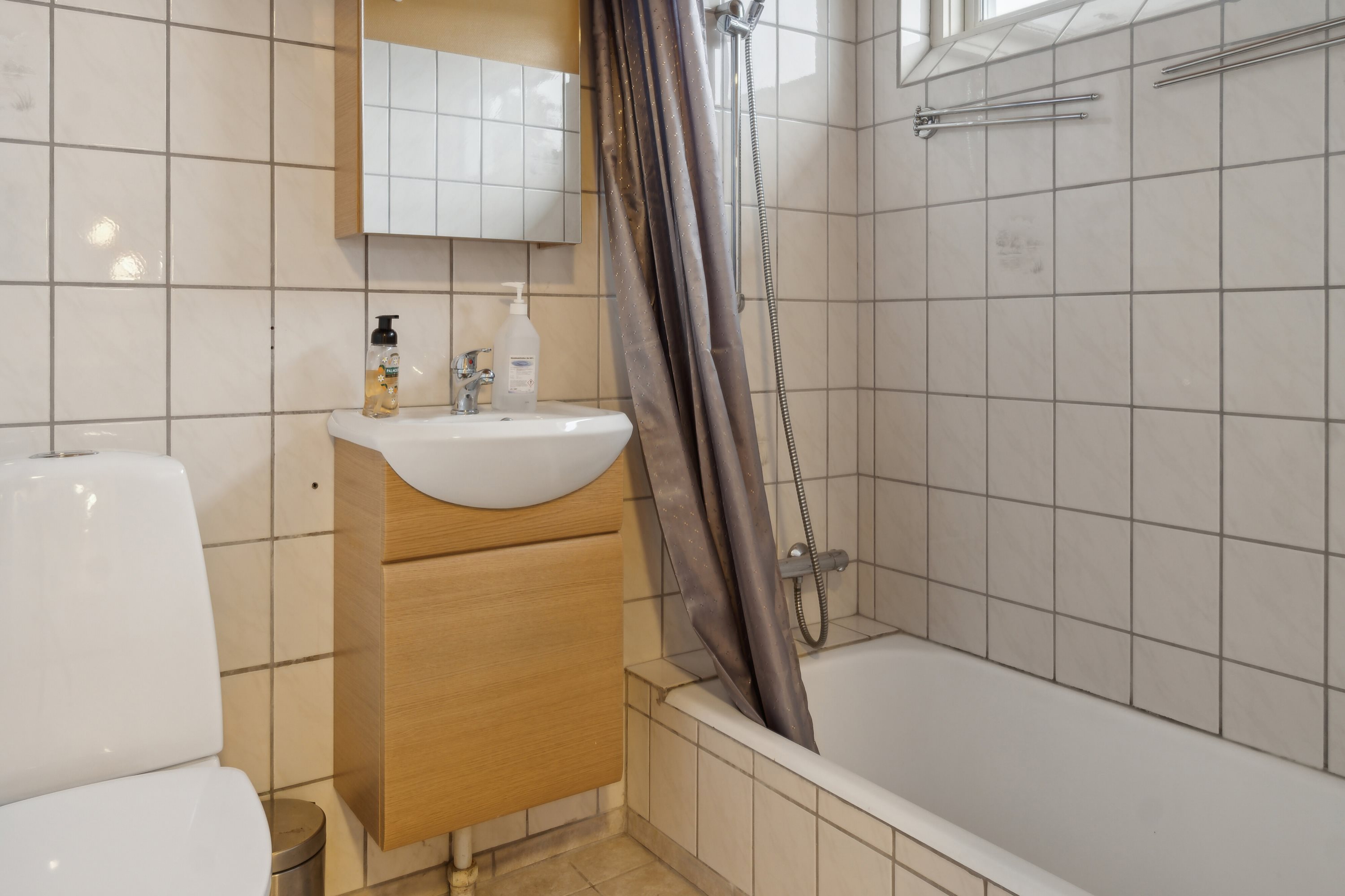 Fremhævet badeværelse billede i fuldskærmstilstand. Billede af Falkevej 1, 4040 Jyllinge