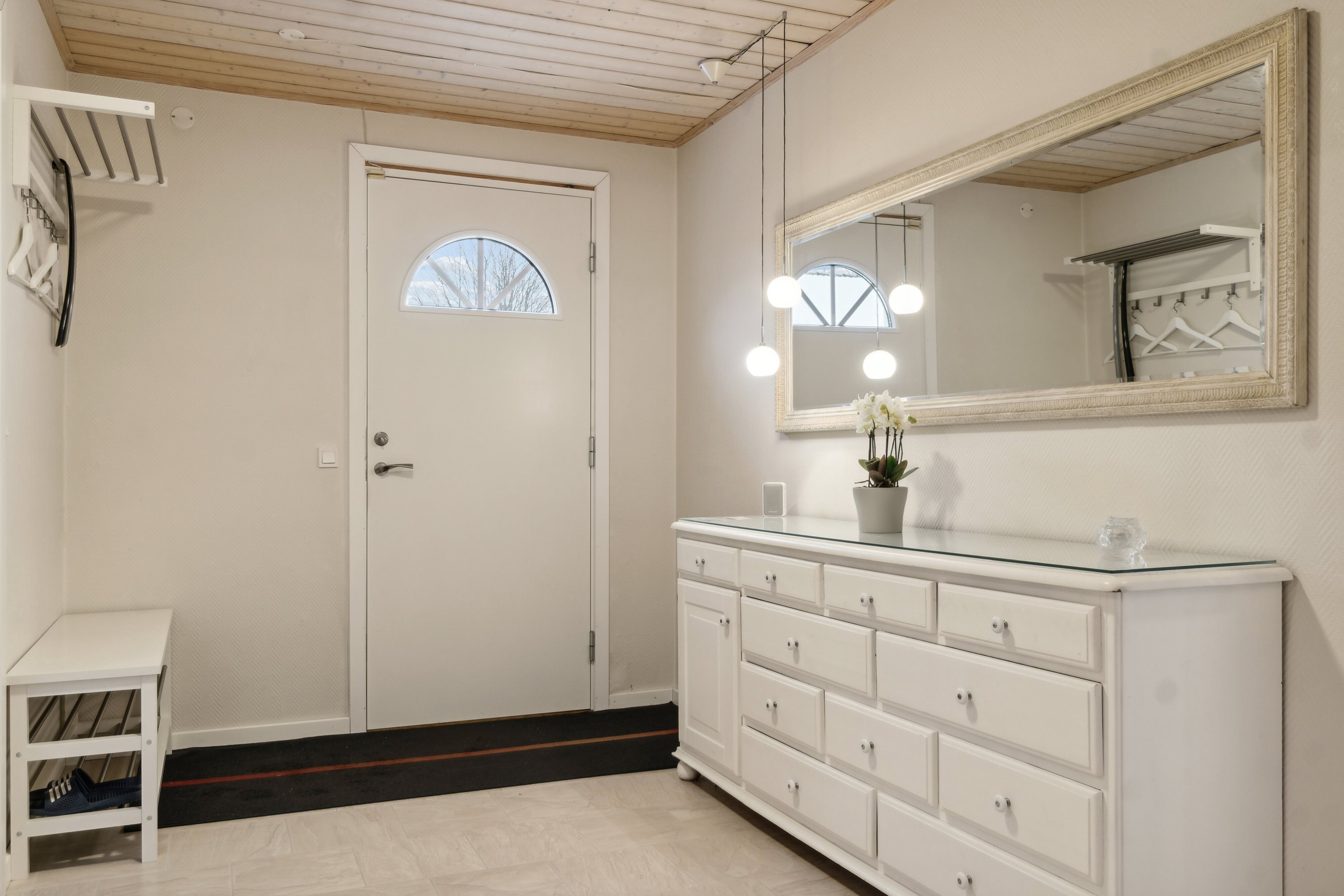 Fremhævet hall billede i fuldskærmstilstand. Billede af Falkevej 1, 4040 Jyllinge