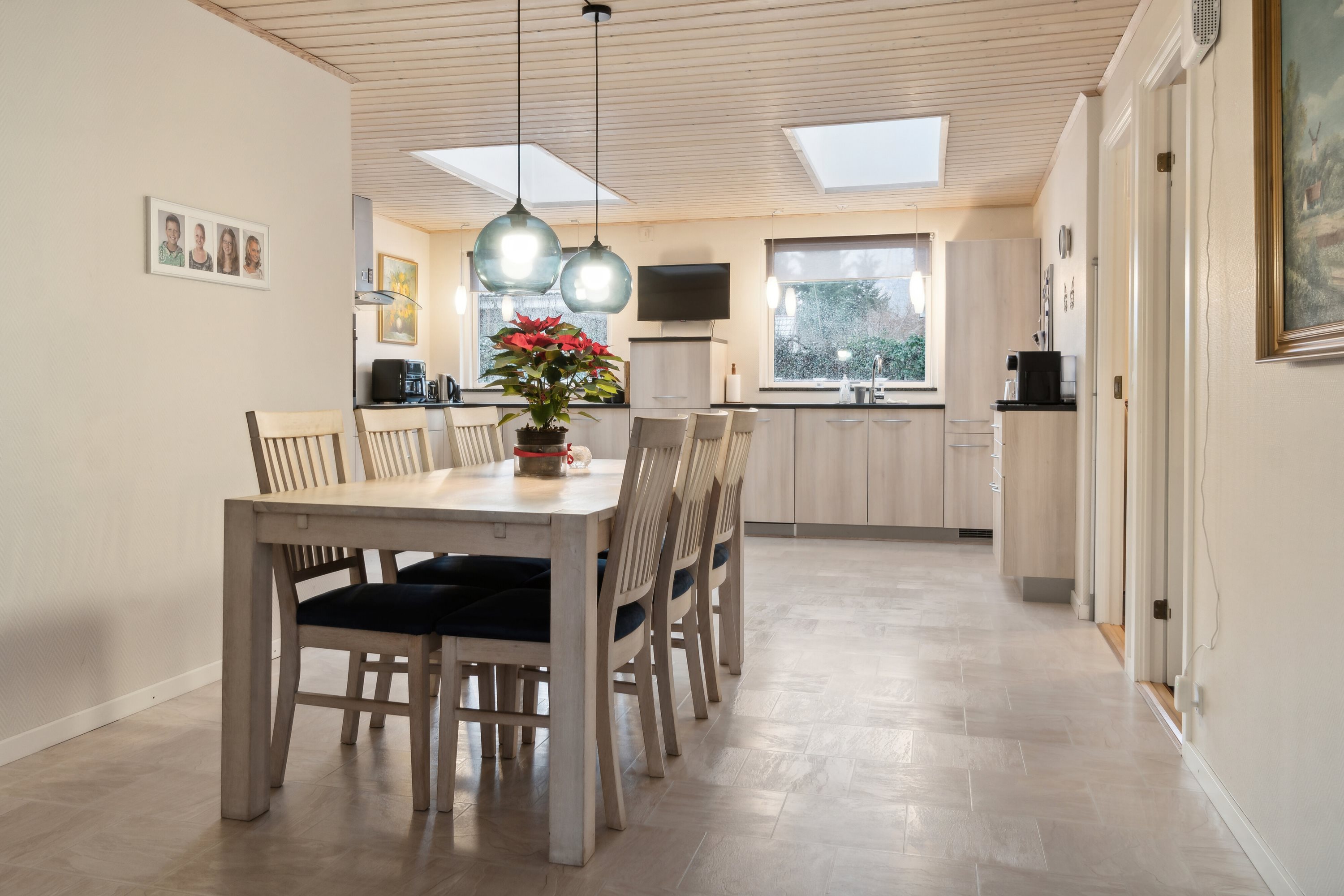 Fremhævet spisestue billede i fuldskærmstilstand. Billede af Falkevej 1, 4040 Jyllinge