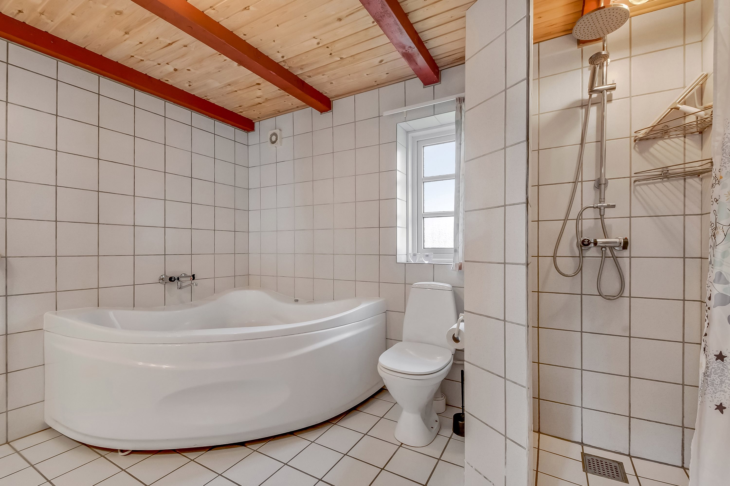 Fremhævet badeværelse billede i fuldskærmstilstand. Billede af Knakvej 26, Vedersø, 6990 Ulfborg