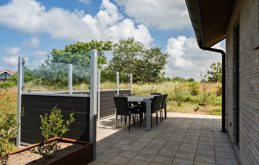 Fremhævet terrasse billede i fuldskærmstilstand. Billede af Syrenvej 91, Stauning, 6900 Skjern
