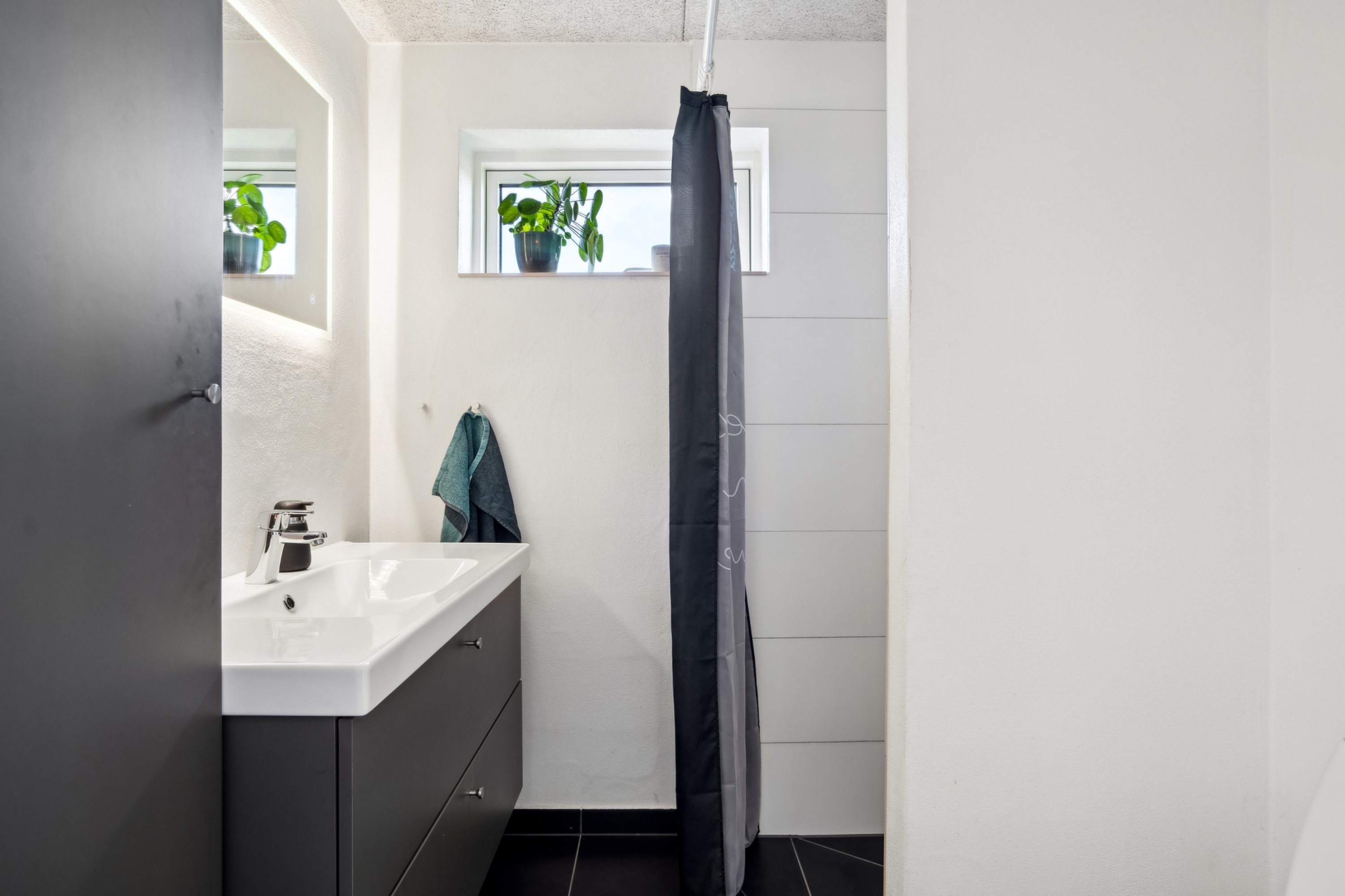 Fremhævet badeværelse billede i fuldskærmstilstand. Billede af Løkkensvej 660, Hundelev, 9480 Løkken