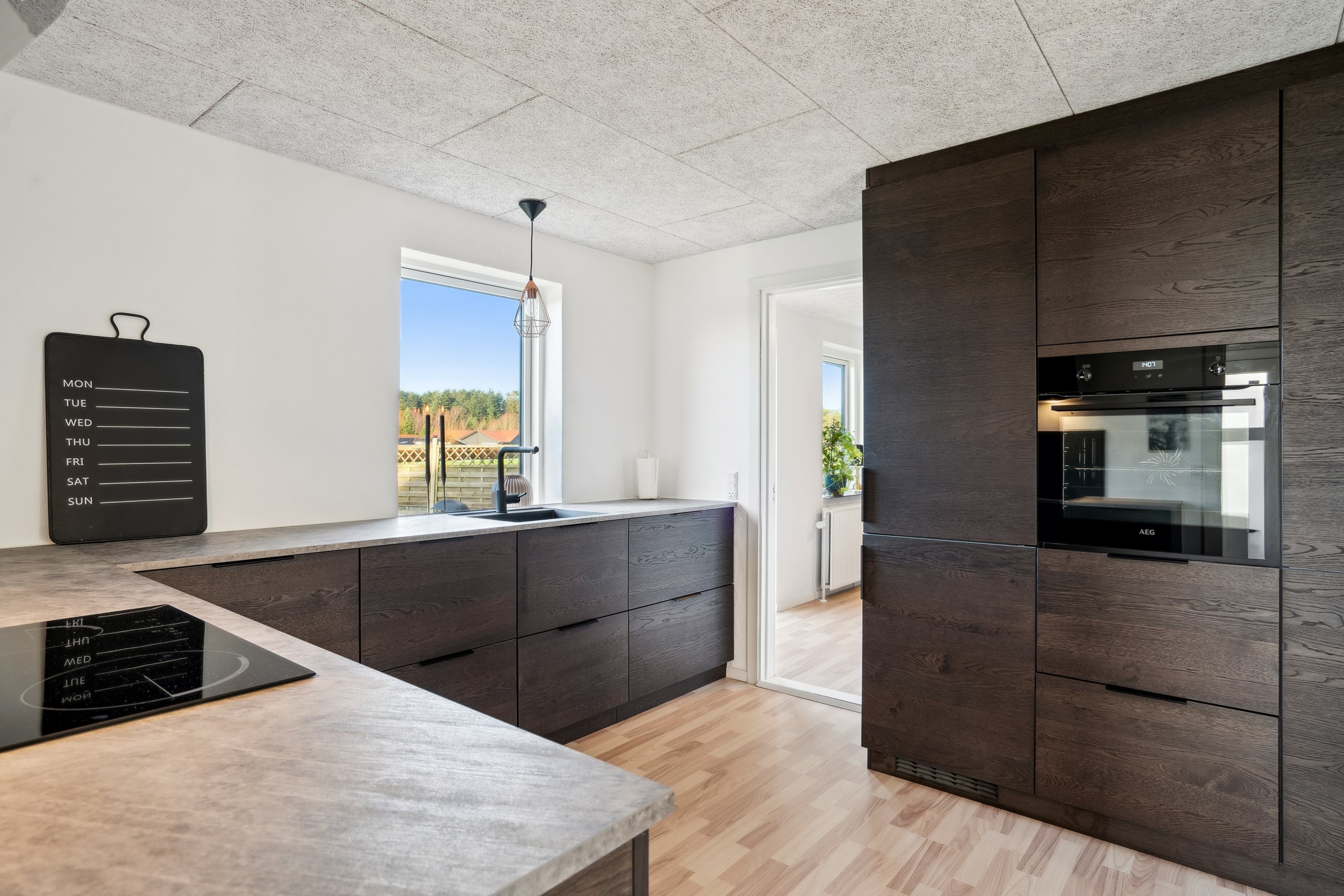 Fremhævet køkken billede i fuldskærmstilstand. Billede af Løkkensvej 660, Hundelev, 9480 Løkken