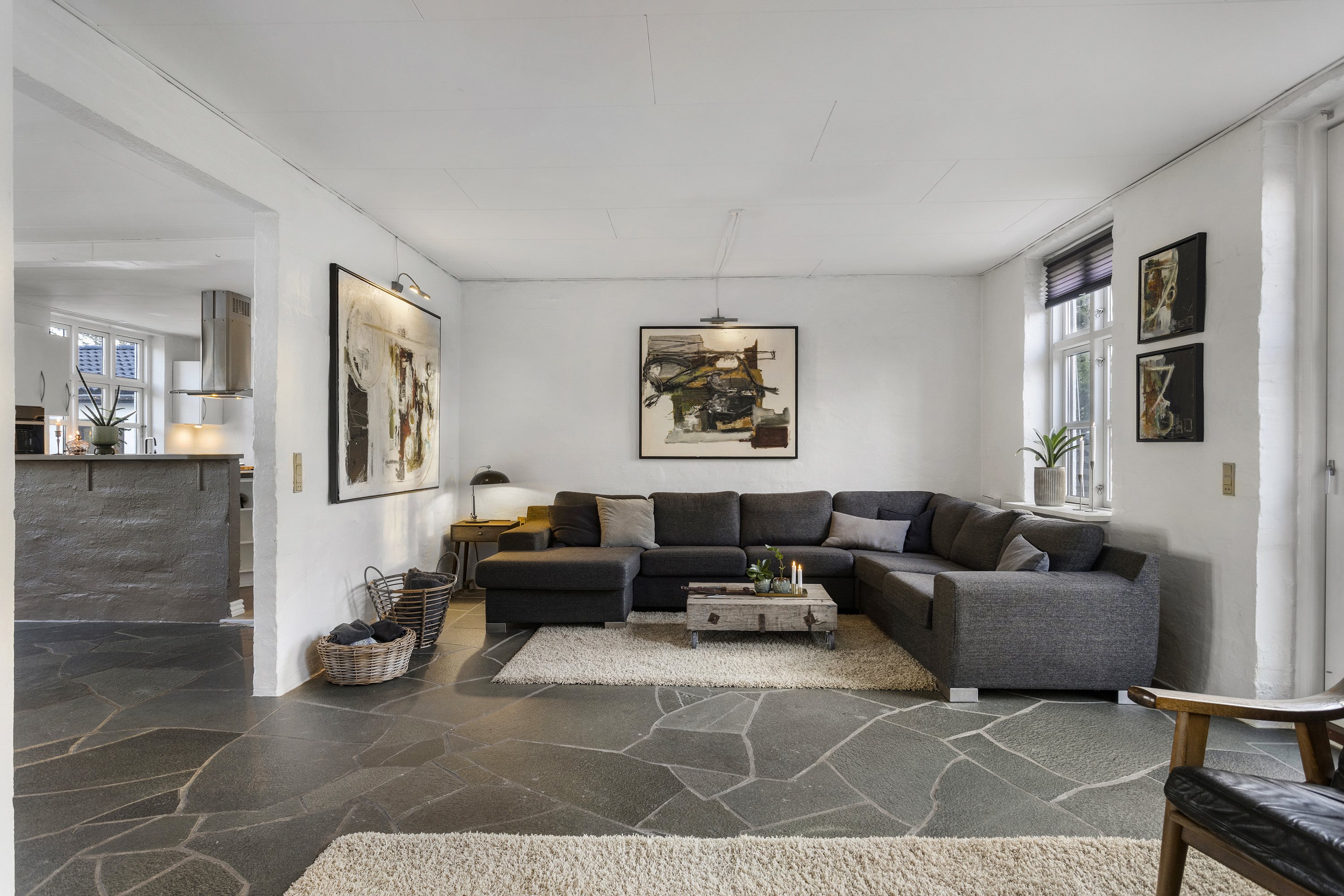 Fremhævet stue billede i fuldskærmstilstand. Billede af Smedievejen 5, 9800 Hjørring