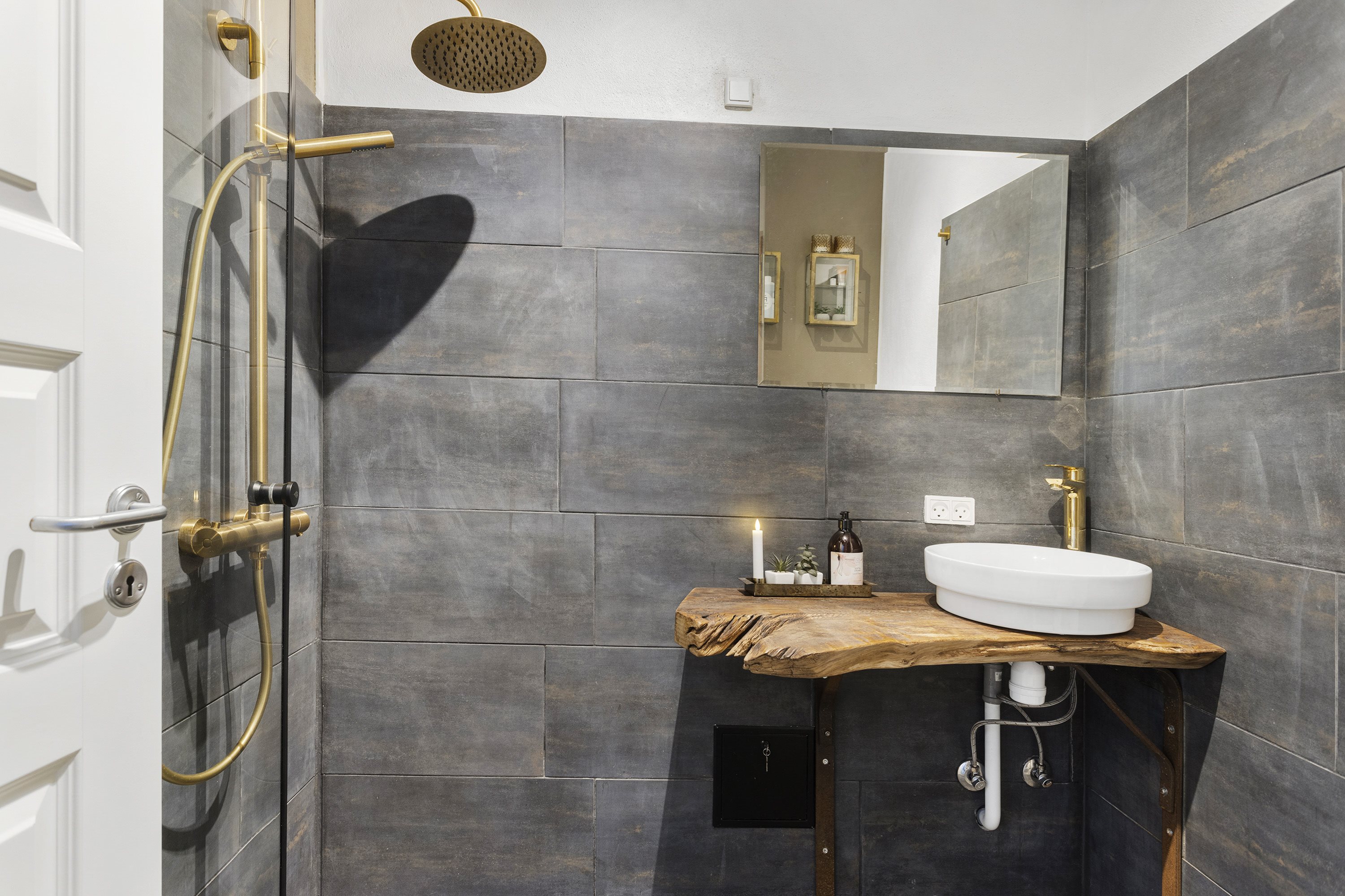 Fremhævet badeværelse billede i fuldskærmstilstand. Billede af Smedievejen 5, 9800 Hjørring