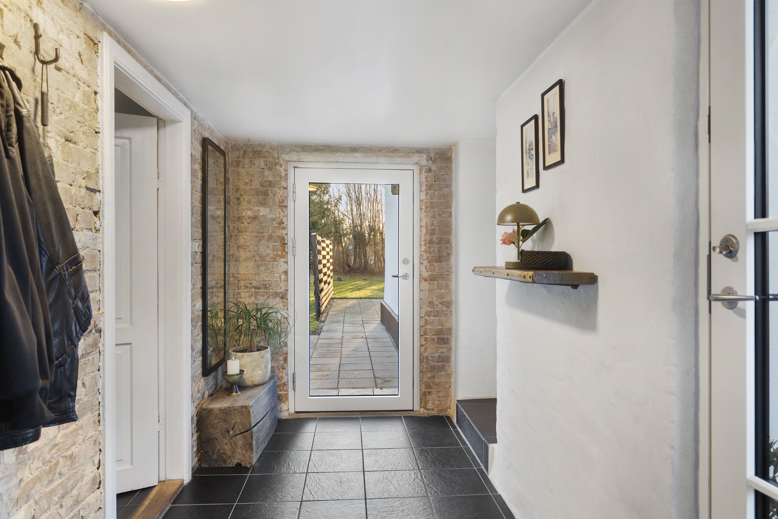 Fremhævet entré billede i fuldskærmstilstand. Billede af Smedievejen 5, 9800 Hjørring