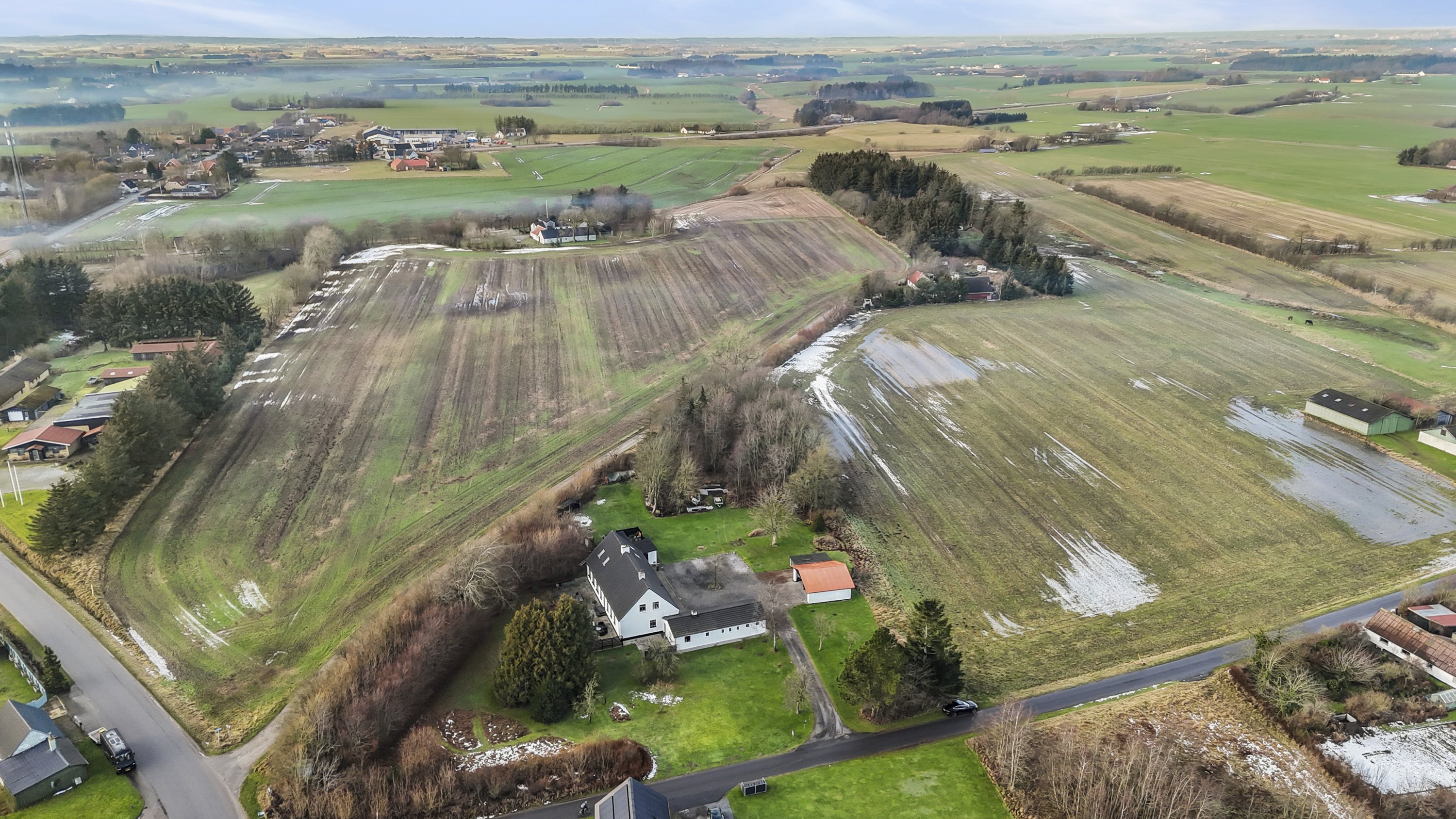 Fremhævet luftfoto billede i fuldskærmstilstand. Billede af Smedievejen 5, 9800 Hjørring