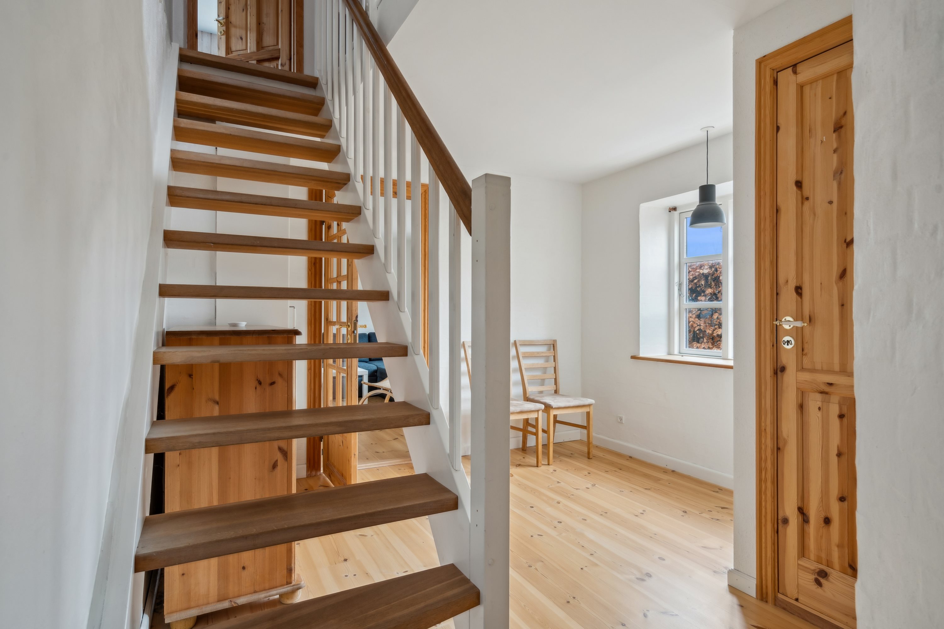 Fremhævet trappeopgang billede i fuldskærmstilstand. Billede af Højskolevej 2A, 9760 Vrå