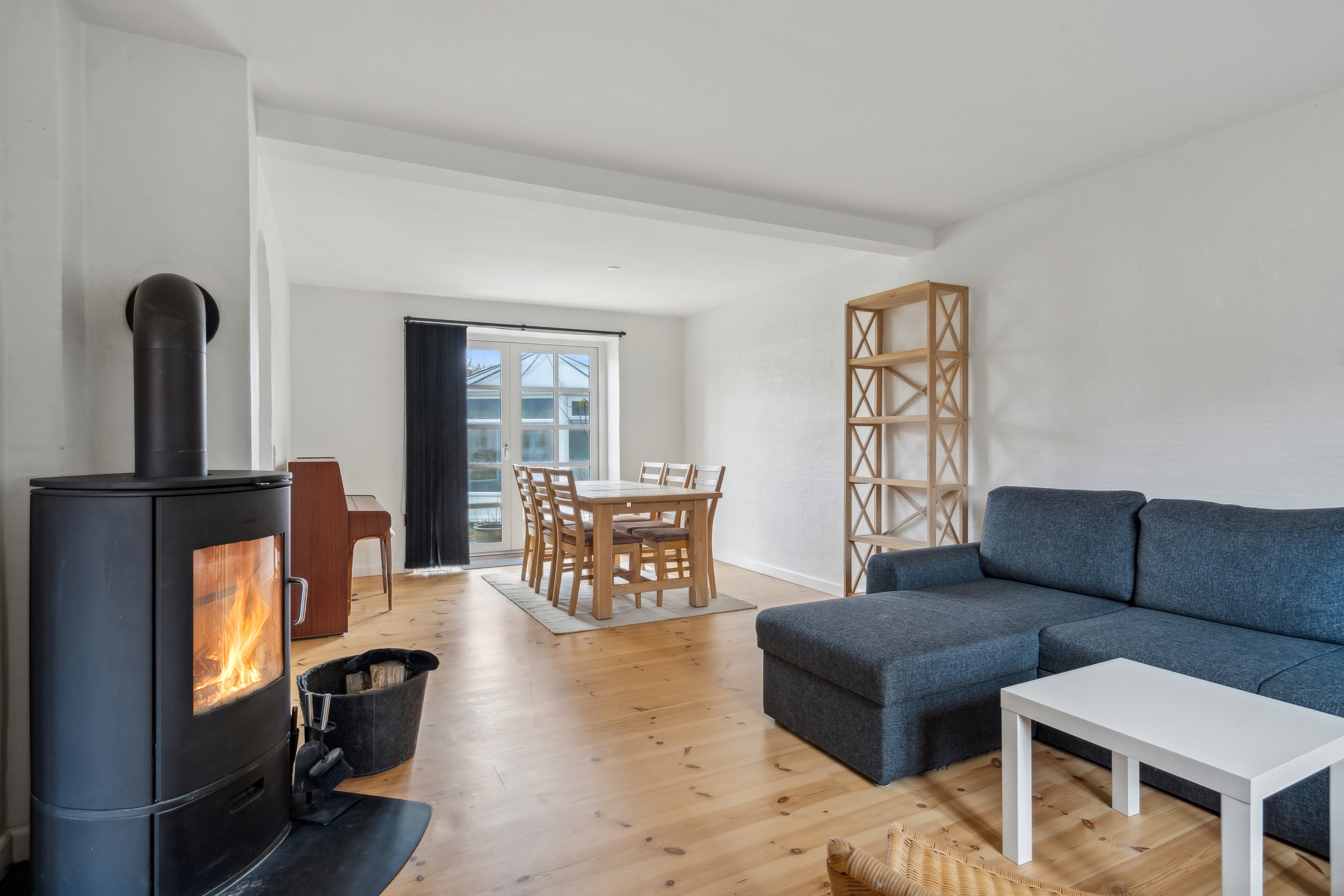 Fremhævet stue billede i fuldskærmstilstand. Billede af Højskolevej 2A, 9760 Vrå