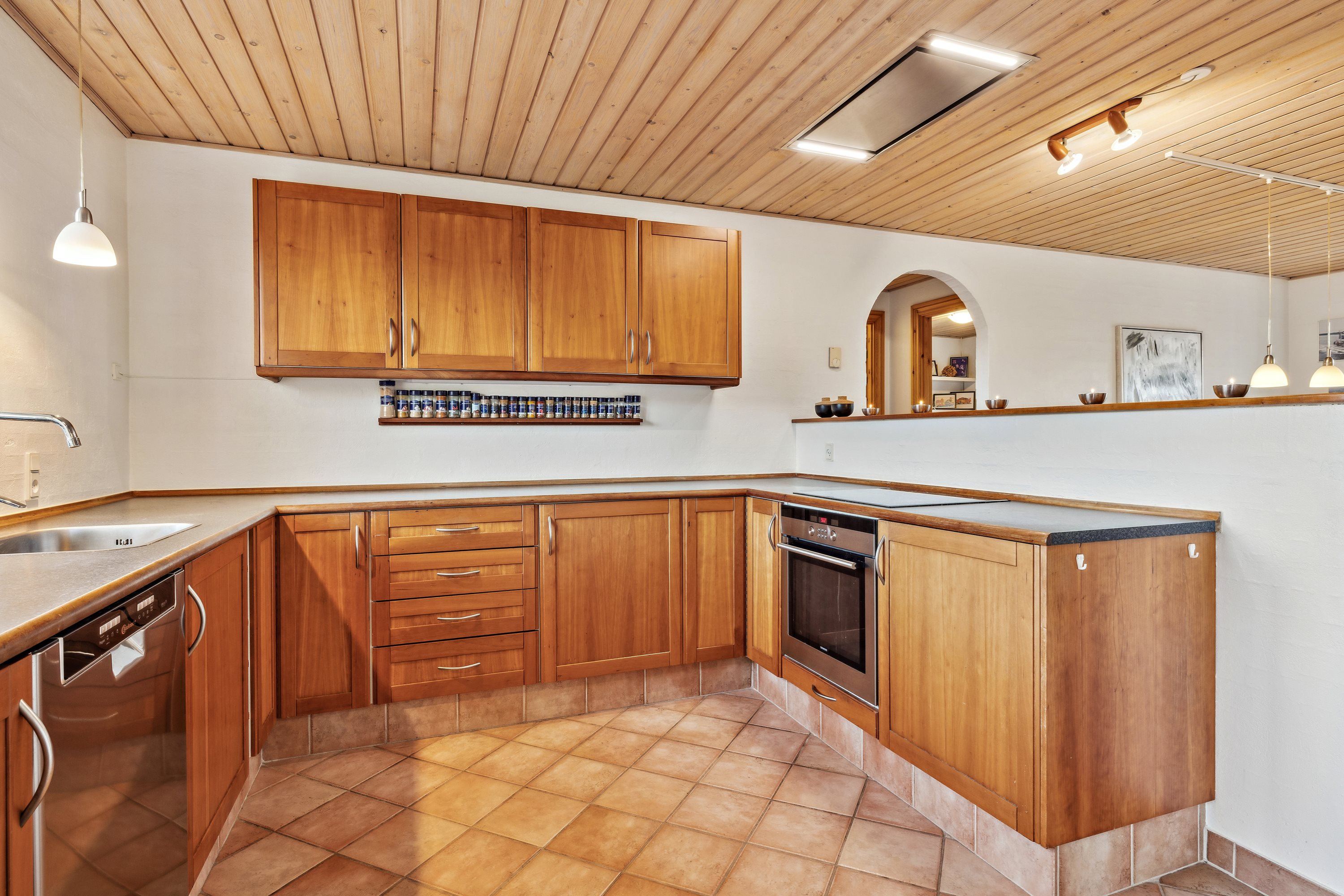 Fremhævet køkken billede i fuldskærmstilstand. Billede af Møllevangen 34, Bønnerup Strand, 8585 Glesborg