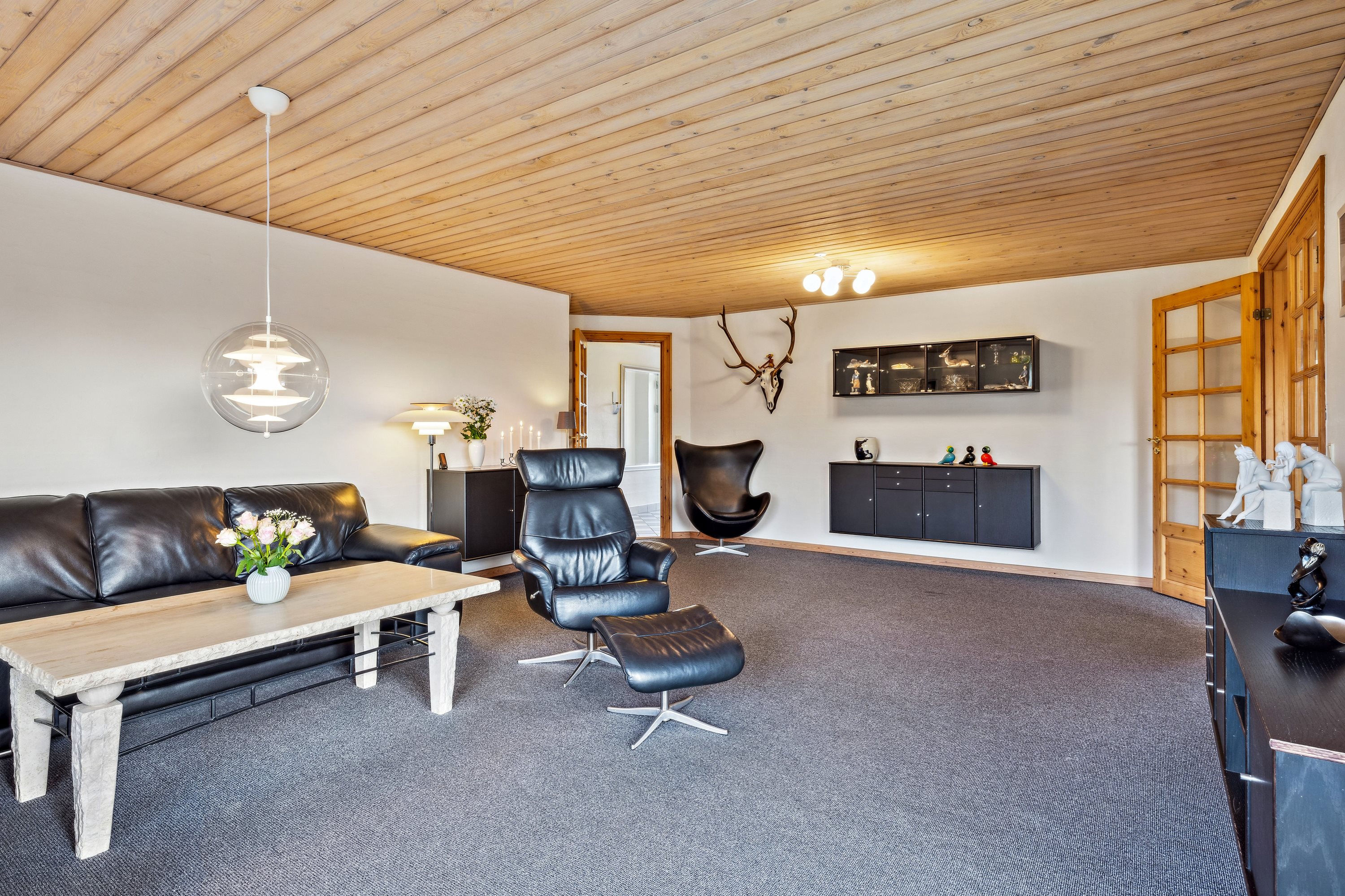 Fremhævet stue billede i fuldskærmstilstand. Billede af Møllevangen 34, Bønnerup Strand, 8585 Glesborg