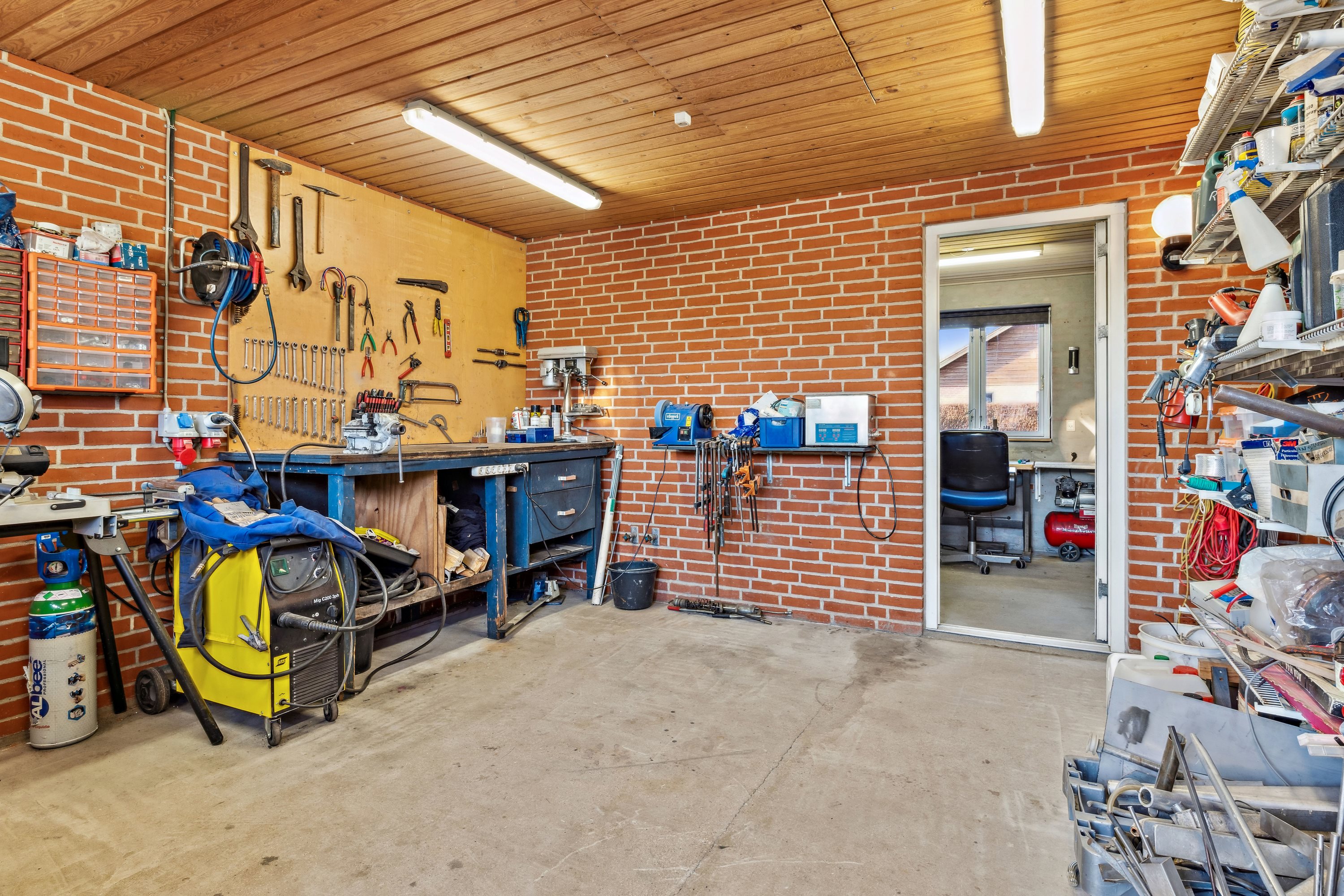 Fremhævet garage billede i fuldskærmstilstand. Billede af Møllevangen 34, Bønnerup Strand, 8585 Glesborg