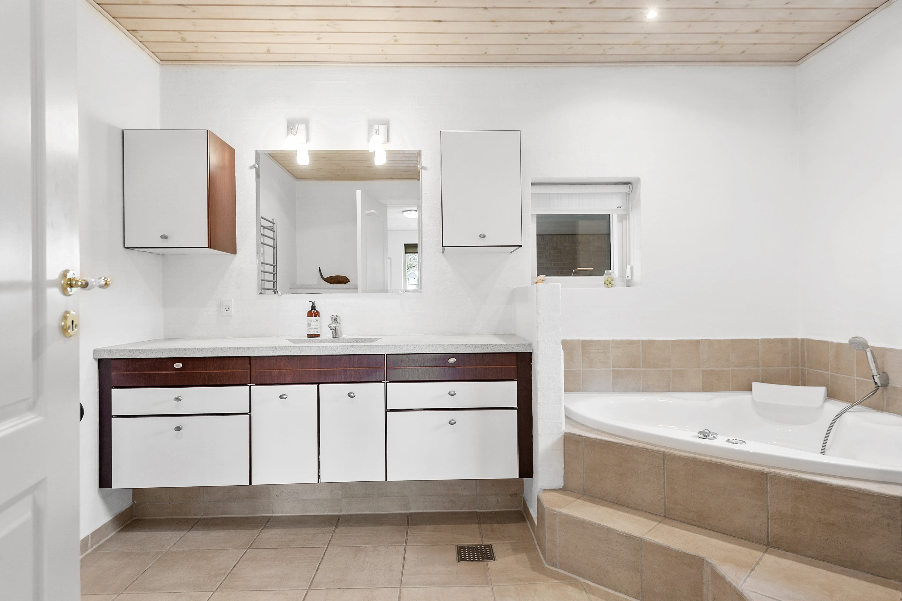 Fremhævet badeværelse billede i fuldskærmstilstand. Billede af Holmekollen 8, Voervadsbro, 8660 Skanderborg