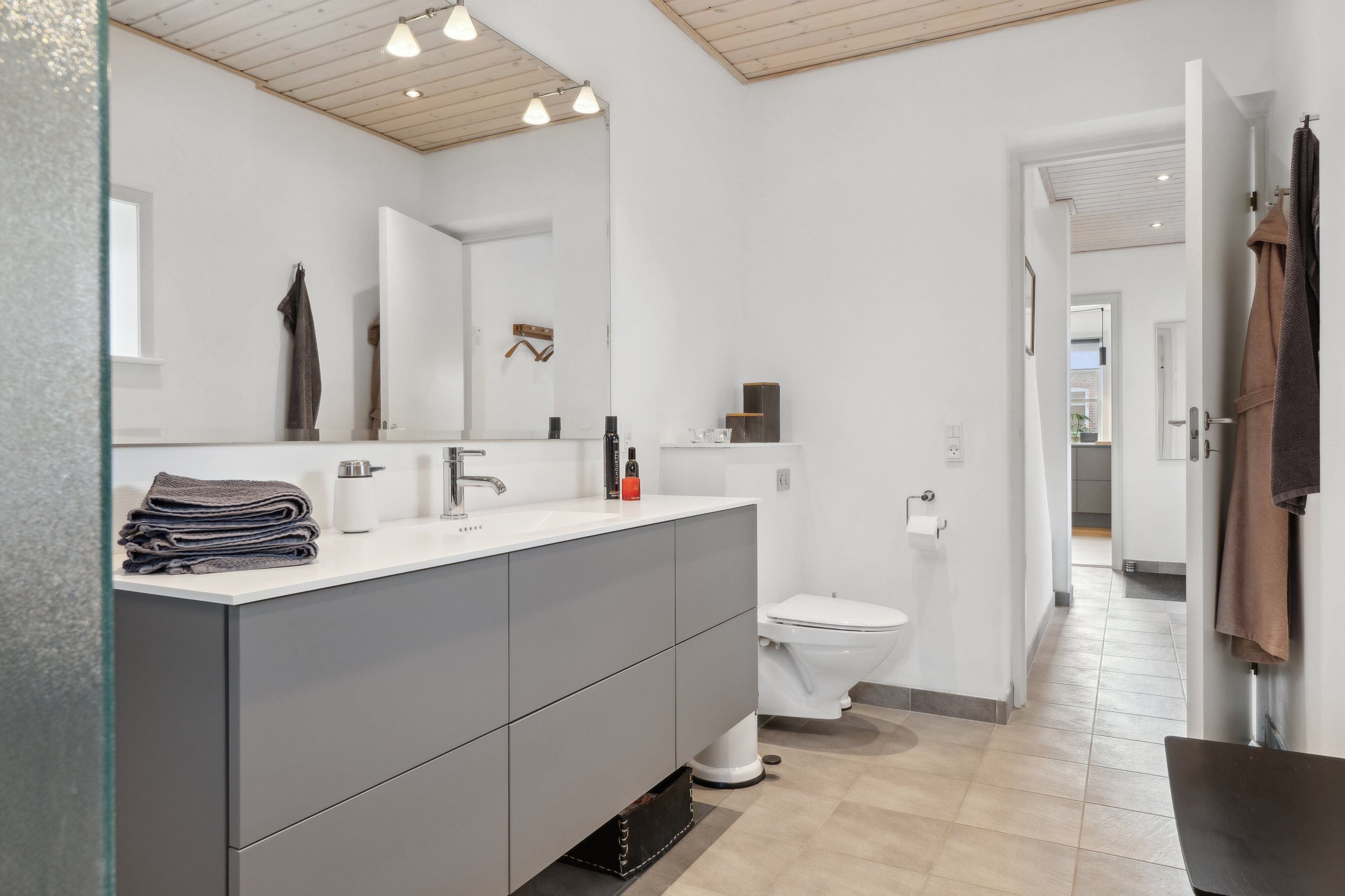 Fremhævet badeværelse billede i fuldskærmstilstand. Billede af Møllevænget 21, 9870 Sindal