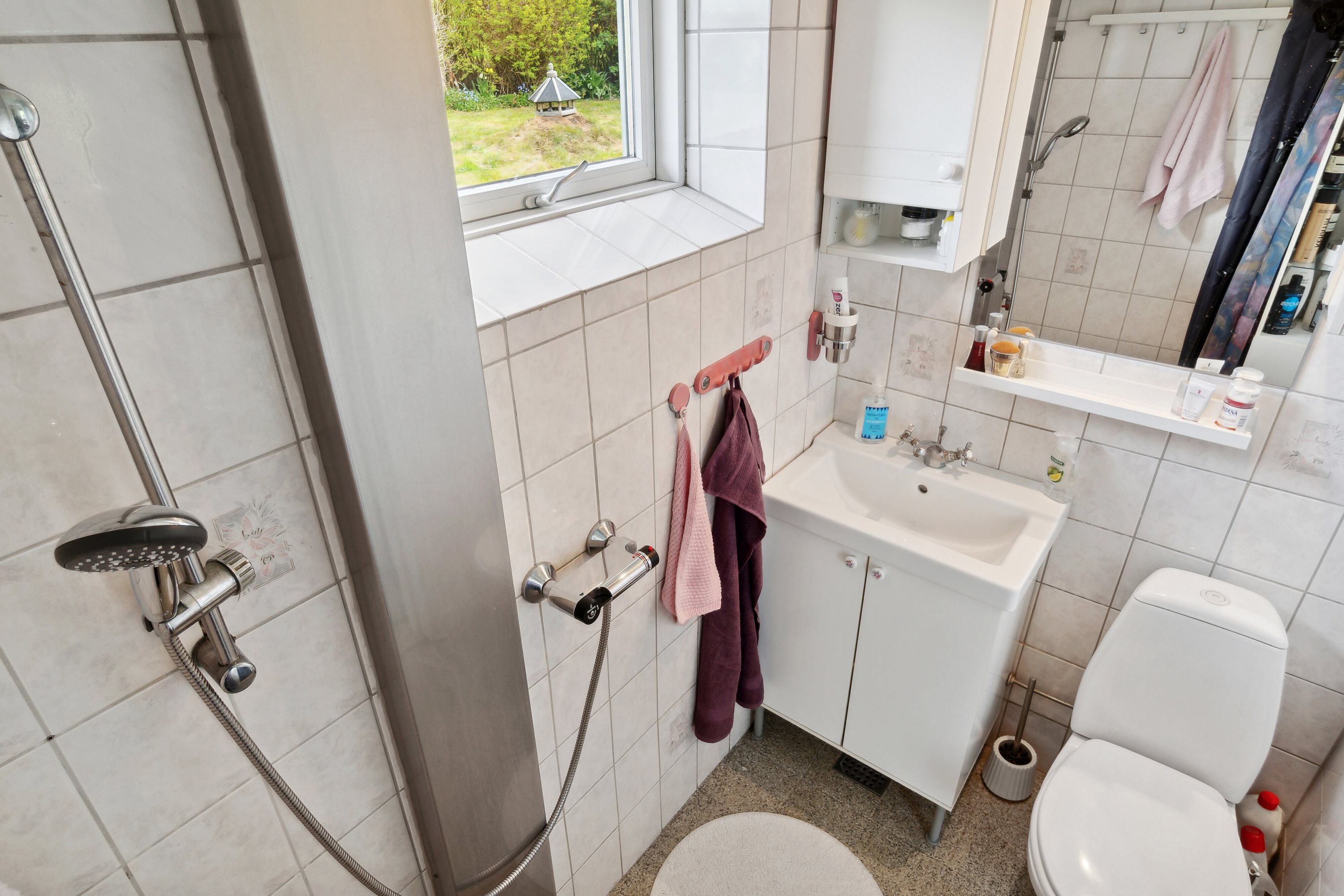 Fremhævet badeværelse billede i fuldskærmstilstand. Billede af Bjerregravvej 93, Øster Bjerregrav, 8920 Randers NV