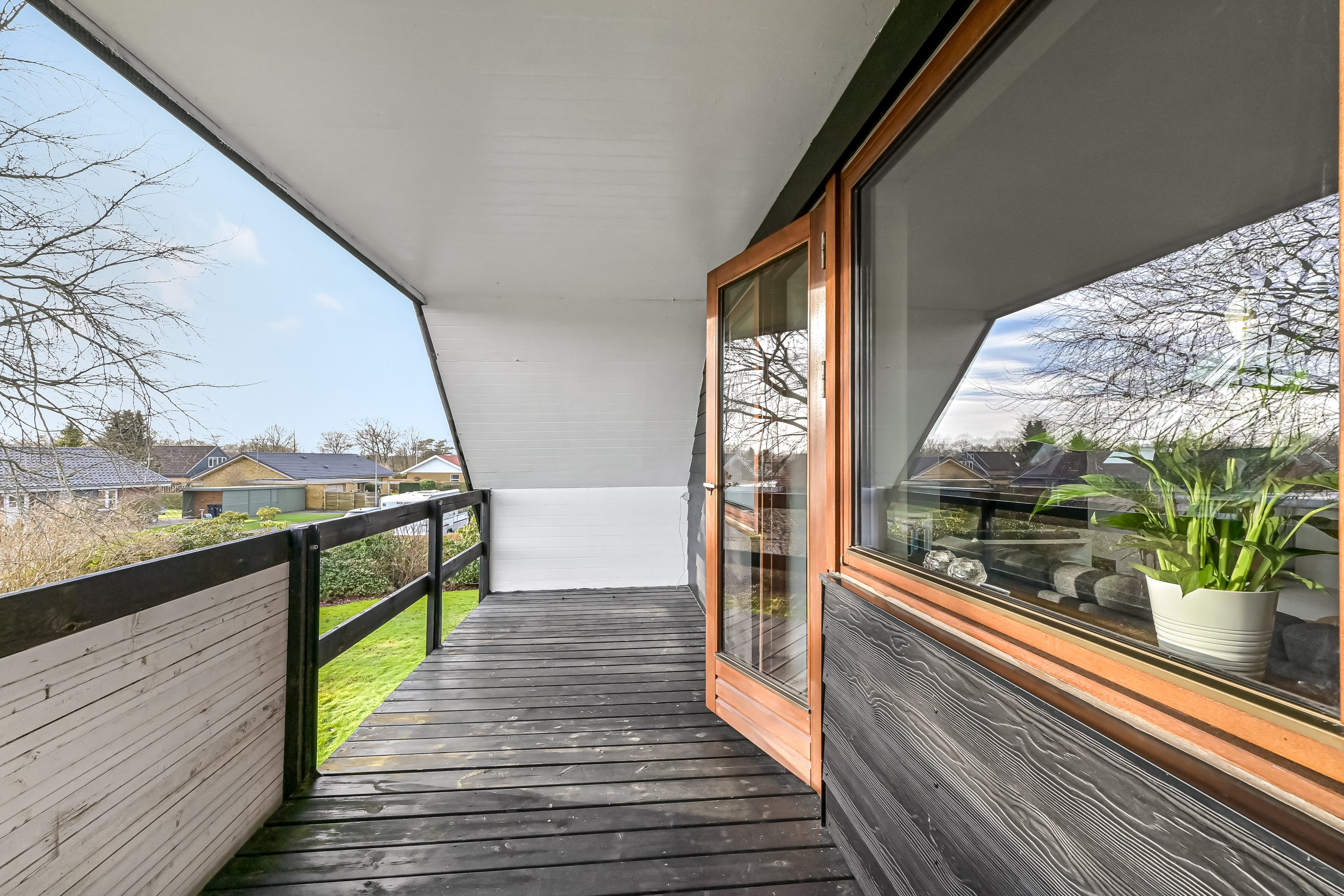 Fremhævet svalegang billede i fuldskærmstilstand. Billede af Linåvænget 2, 7451 Sunds