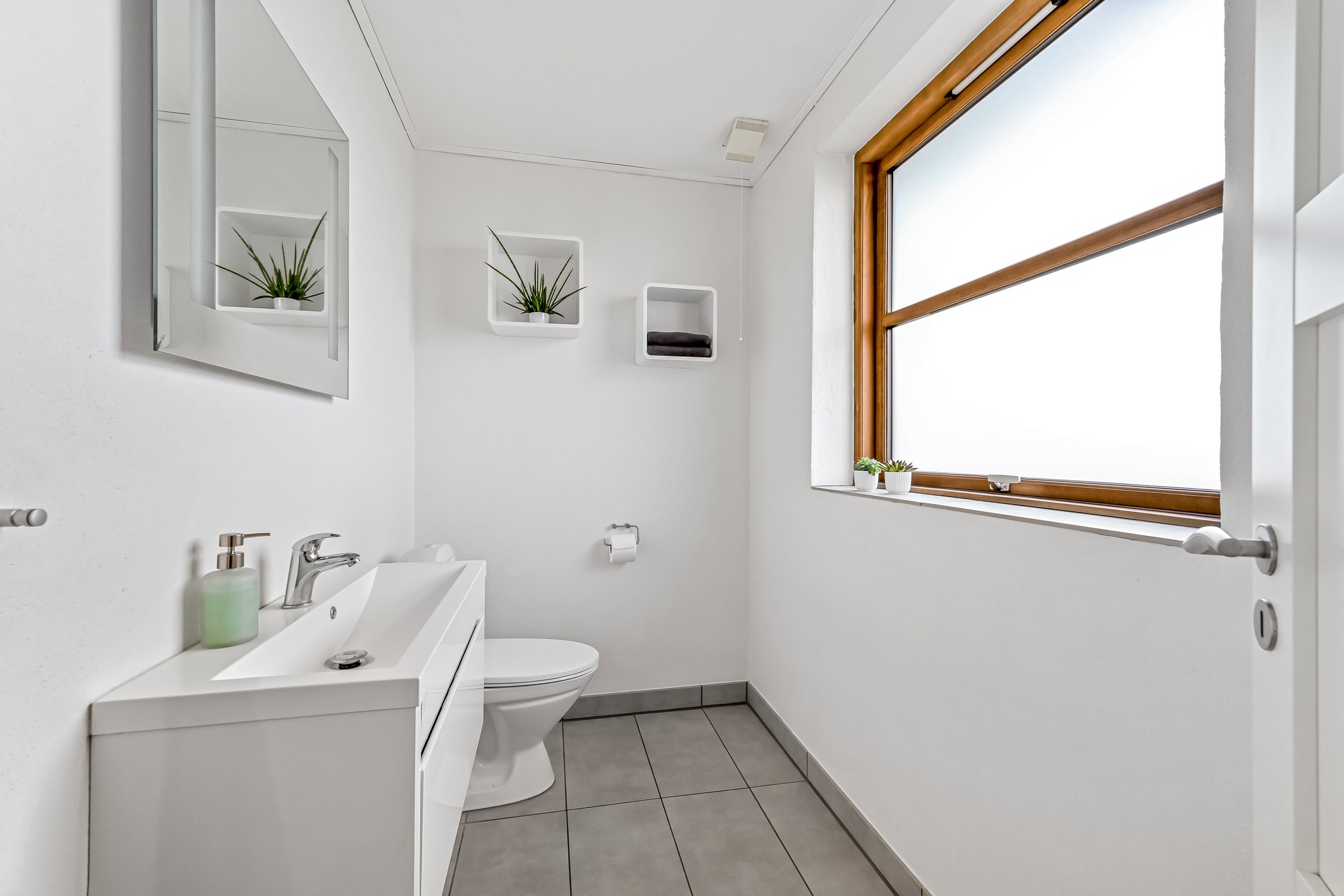 Fremhævet gæstetoilet billede i fuldskærmstilstand. Billede af Linåvænget 2, 7451 Sunds