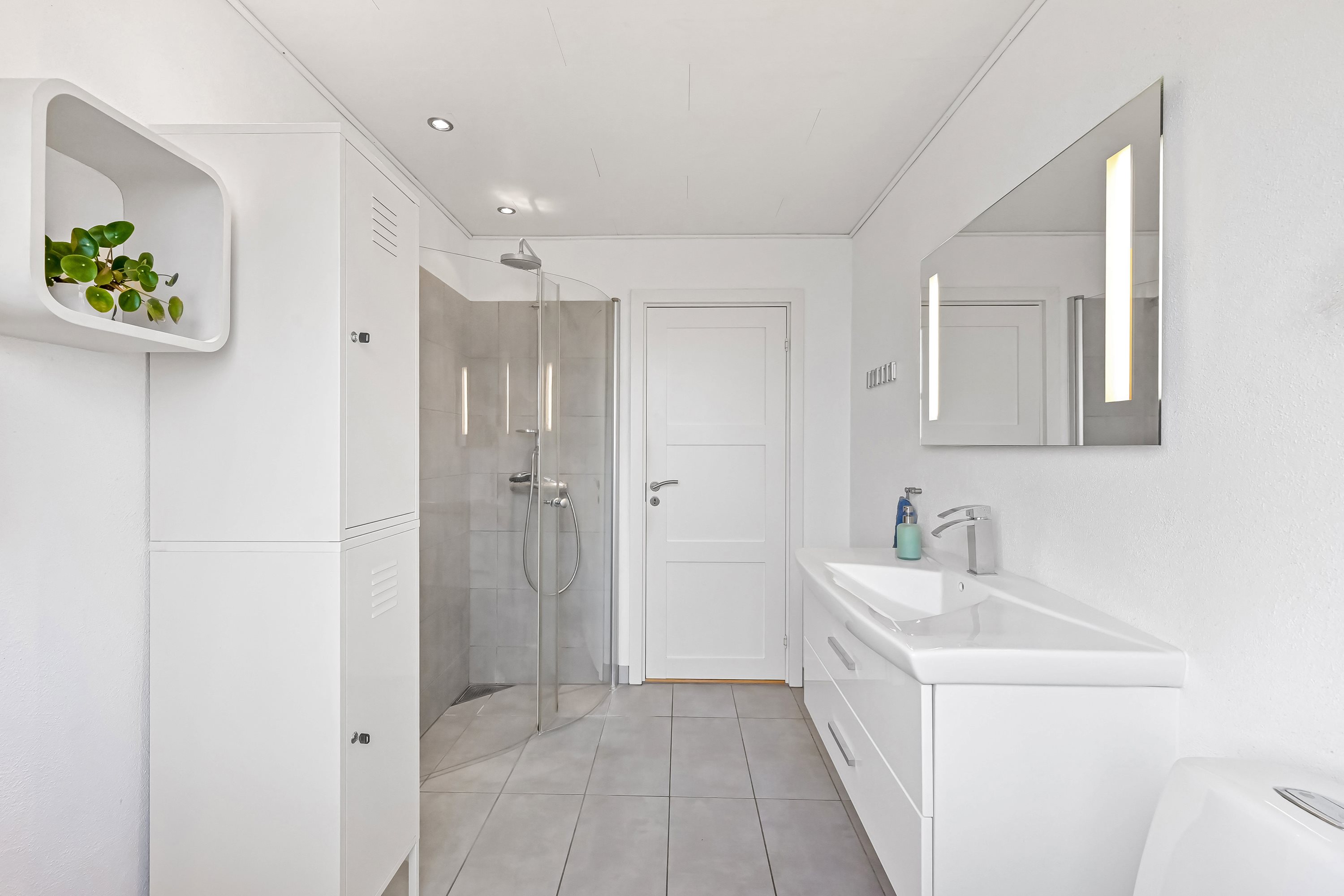 Fremhævet badeværelse billede i fuldskærmstilstand. Billede af Linåvænget 2, 7451 Sunds