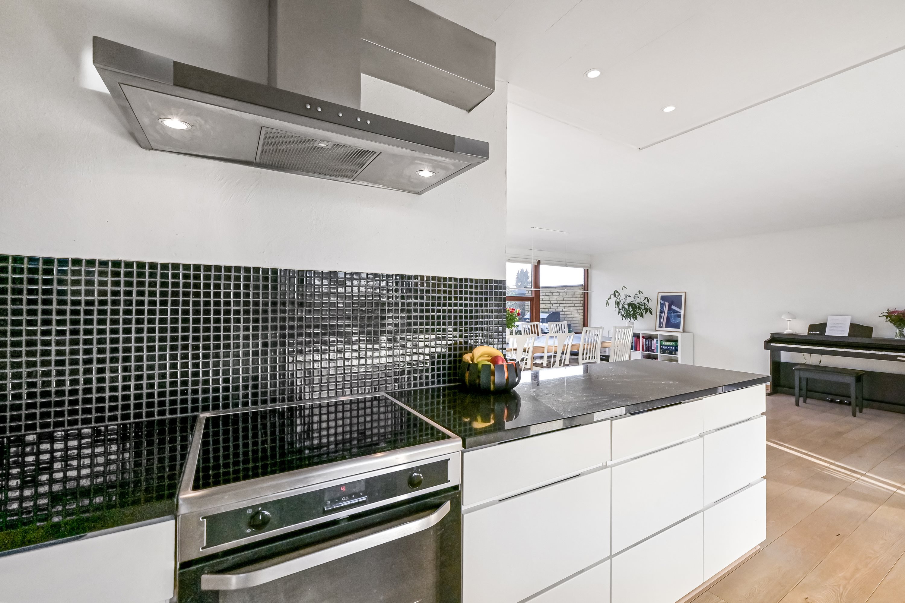 Fremhævet køkken billede i fuldskærmstilstand. Billede af Linåvænget 2, 7451 Sunds