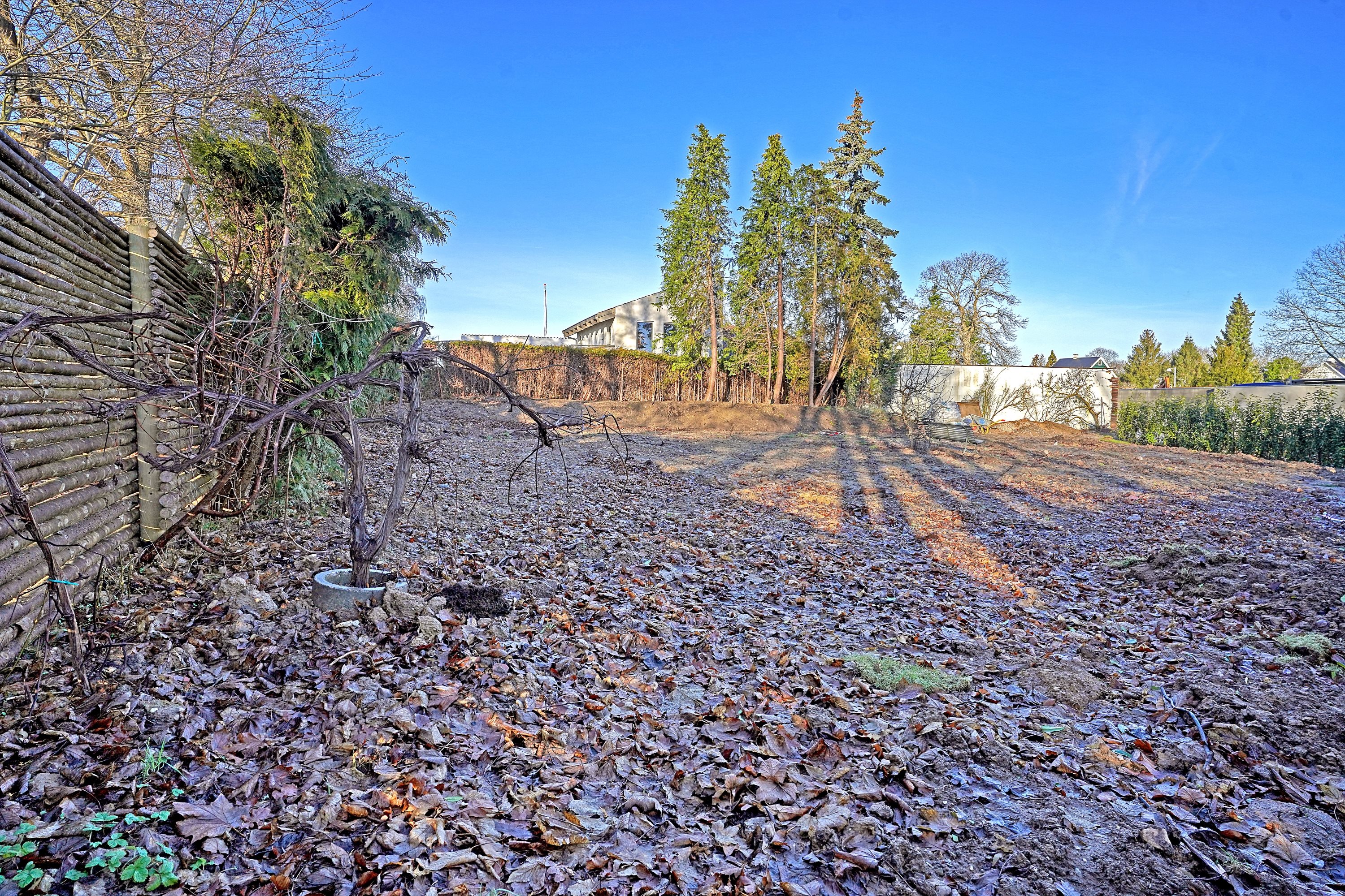 Fremhævet grund billede i fuldskærmstilstand. Billede af Strand Alle 11, 3050 Humlebæk