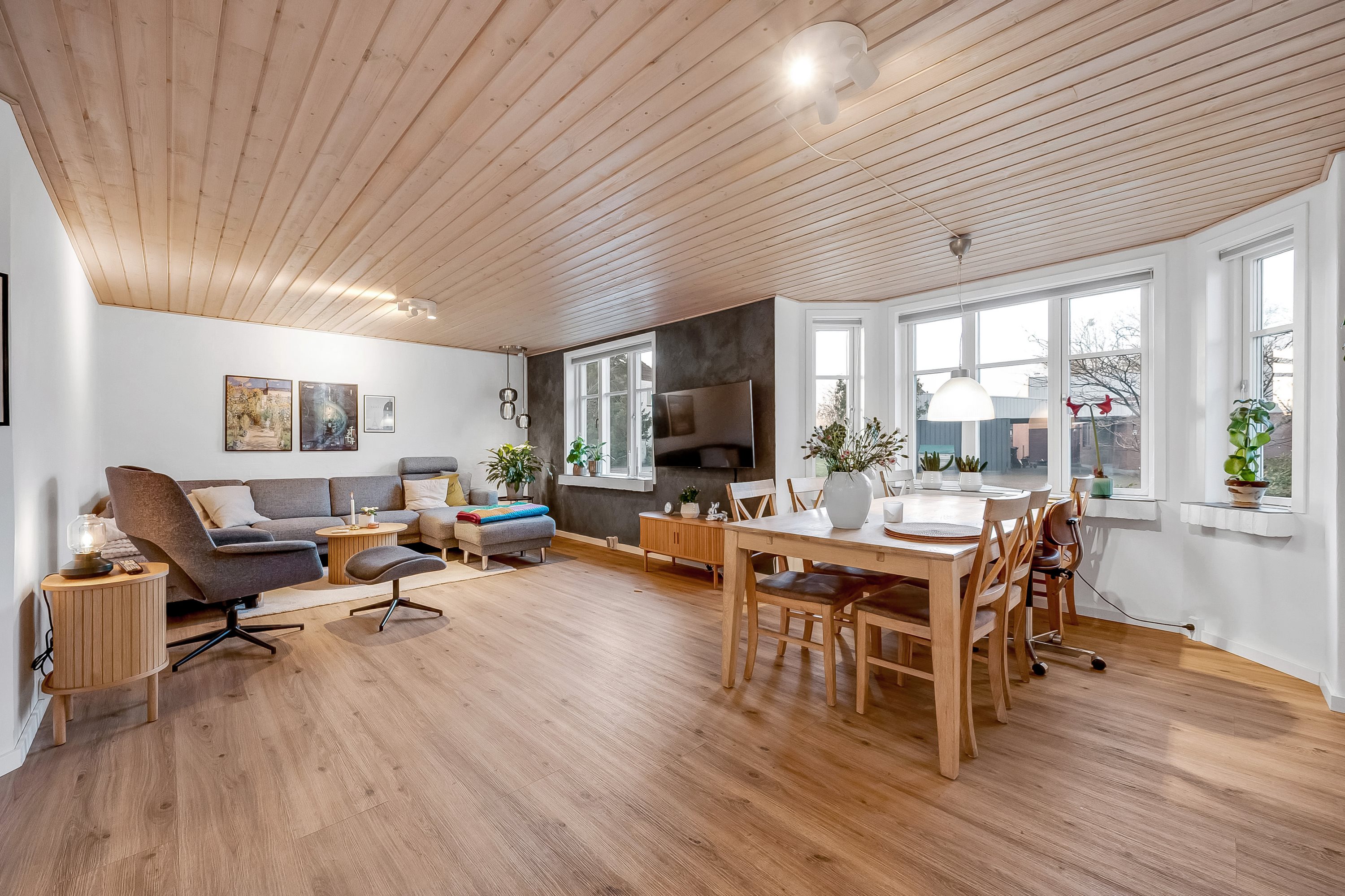 Fremhævet stue billede i fuldskærmstilstand. Billede af Vestervej 3, 6880 Tarm