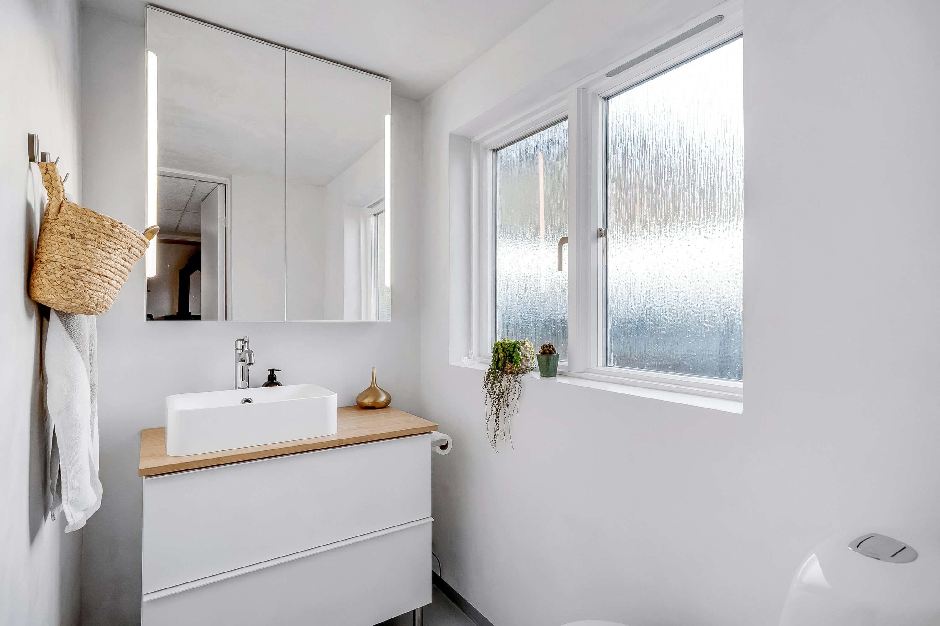 Fremhævet toilet billede i fuldskærmstilstand. Billede af Vestervej 3, 6880 Tarm