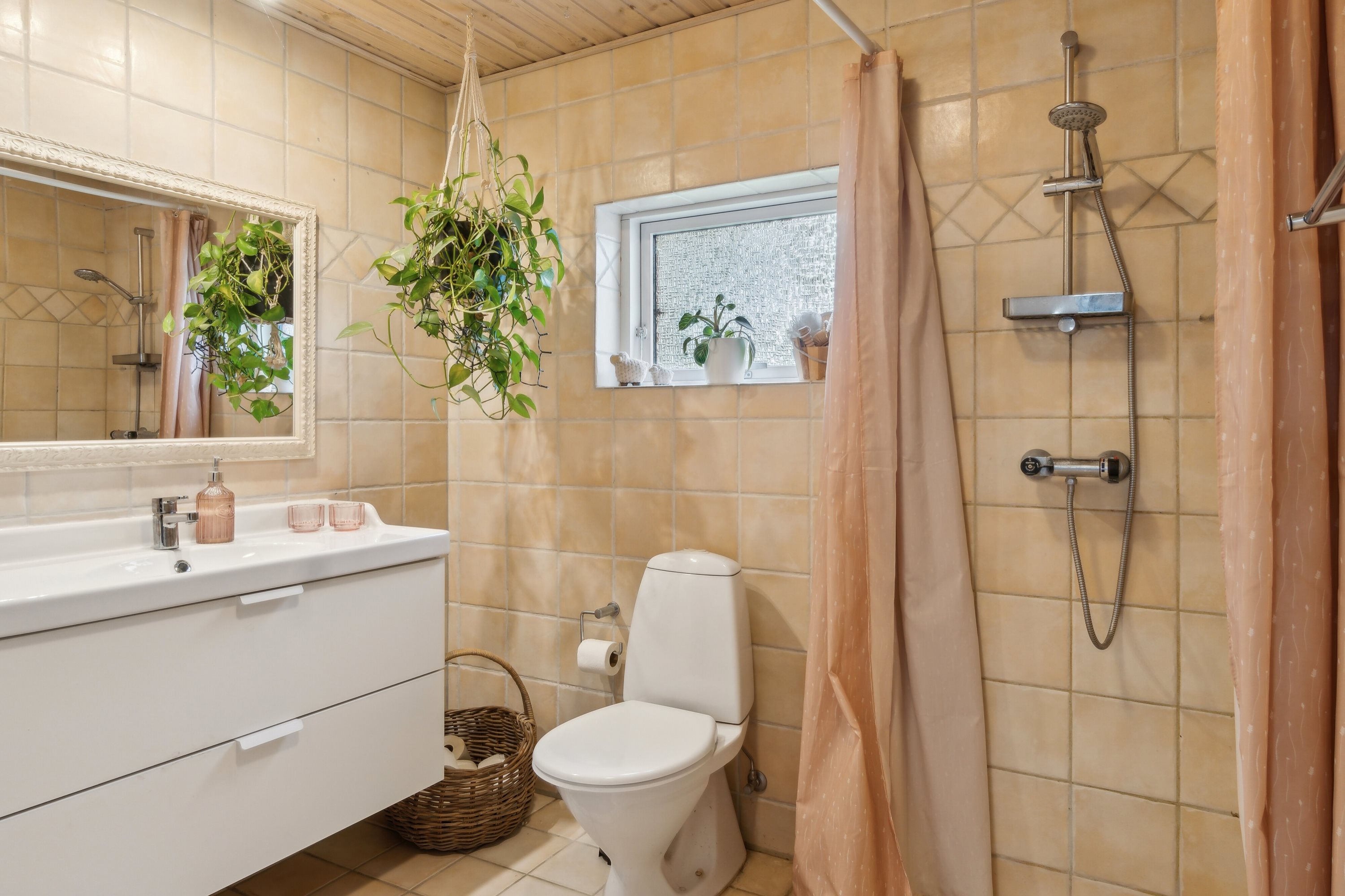 Fremhævet badeværelse billede i fuldskærmstilstand. Billede af Ringstedvej 181, 4300 Holbæk