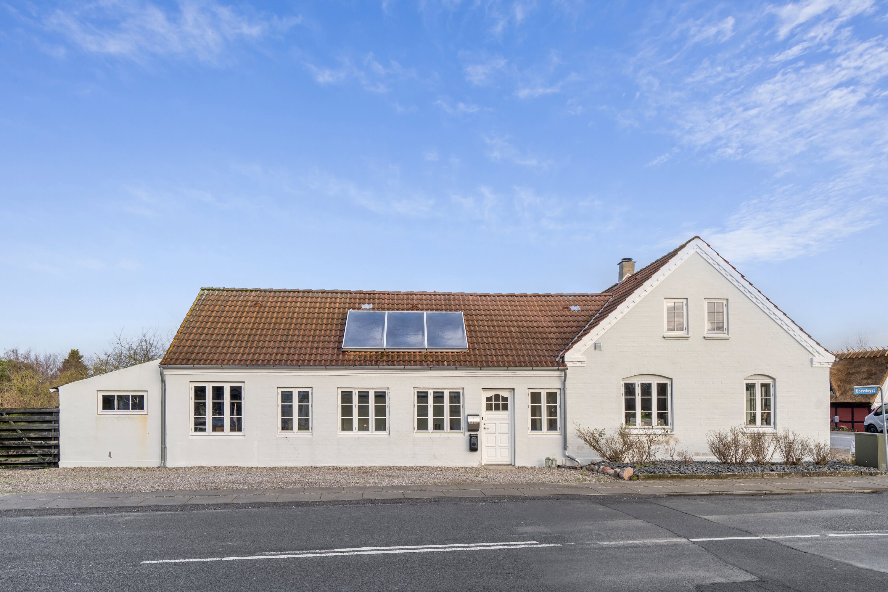 Fremhævet set fra vejen billede i fuldskærmstilstand. Billede af Lunden 68, Bullerup, 5320 Agedrup