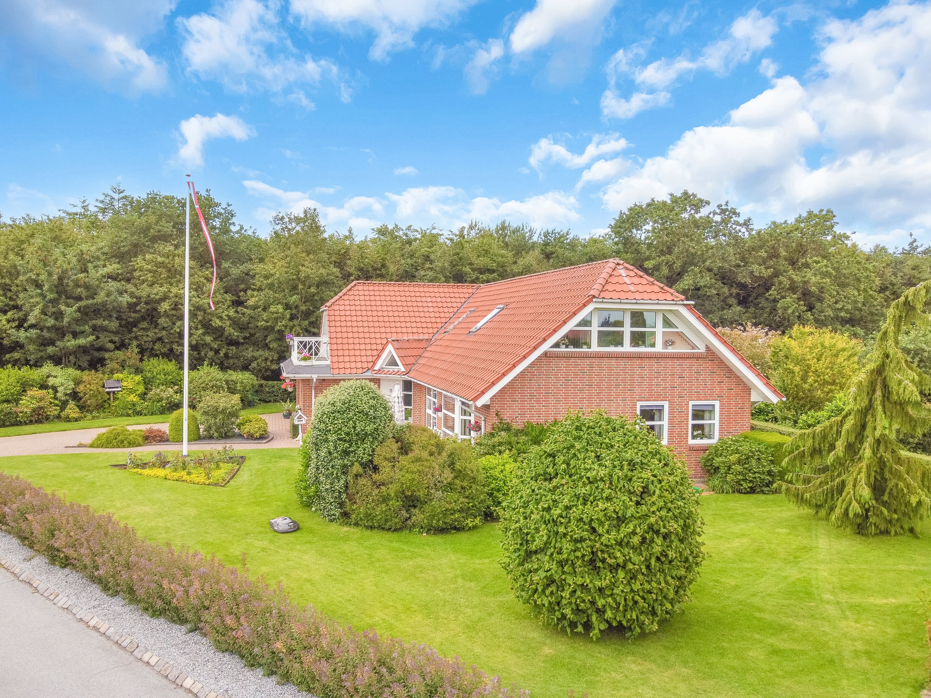 Fremhævet ejendommen billede i fuldskærmstilstand. Billede af Engparken 1, 6760 Ribe