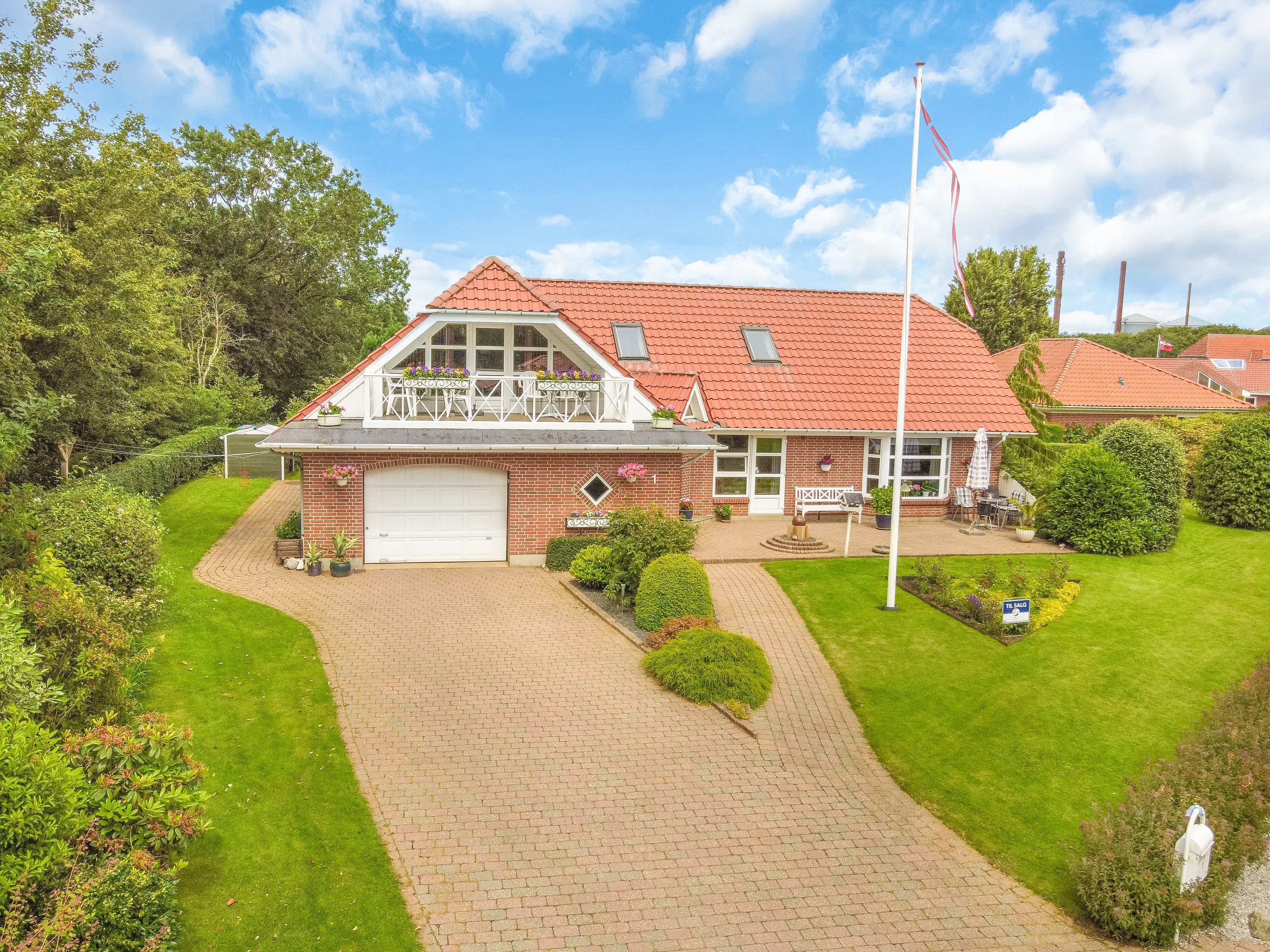 Miniaturebillede 1: ejendommen. Billede af Engparken 1, 6760 Ribe