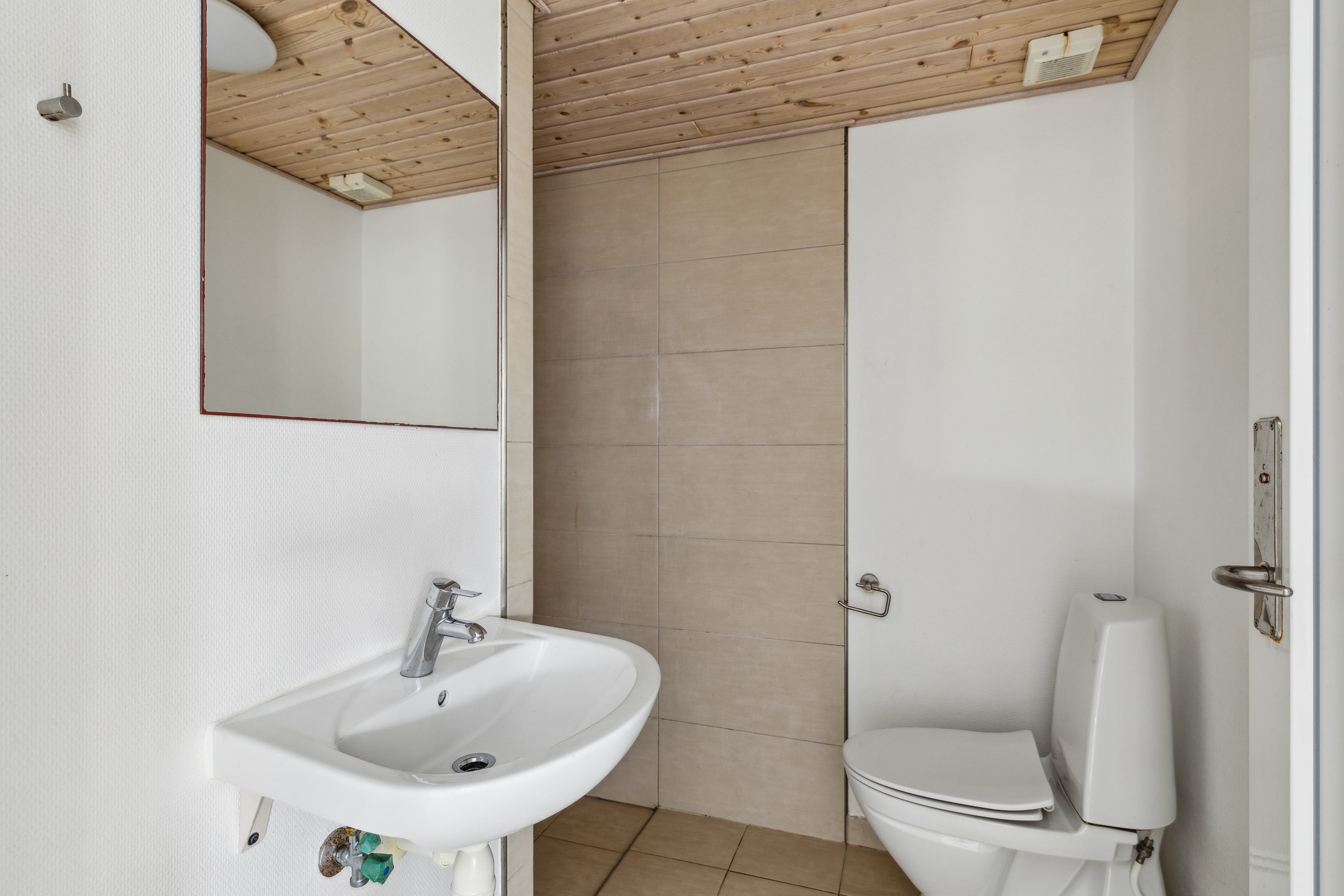 Fremhævet badeværelse billede i fuldskærmstilstand. Billede af Kronens Have 29, Lohals, 5953 Tranekær