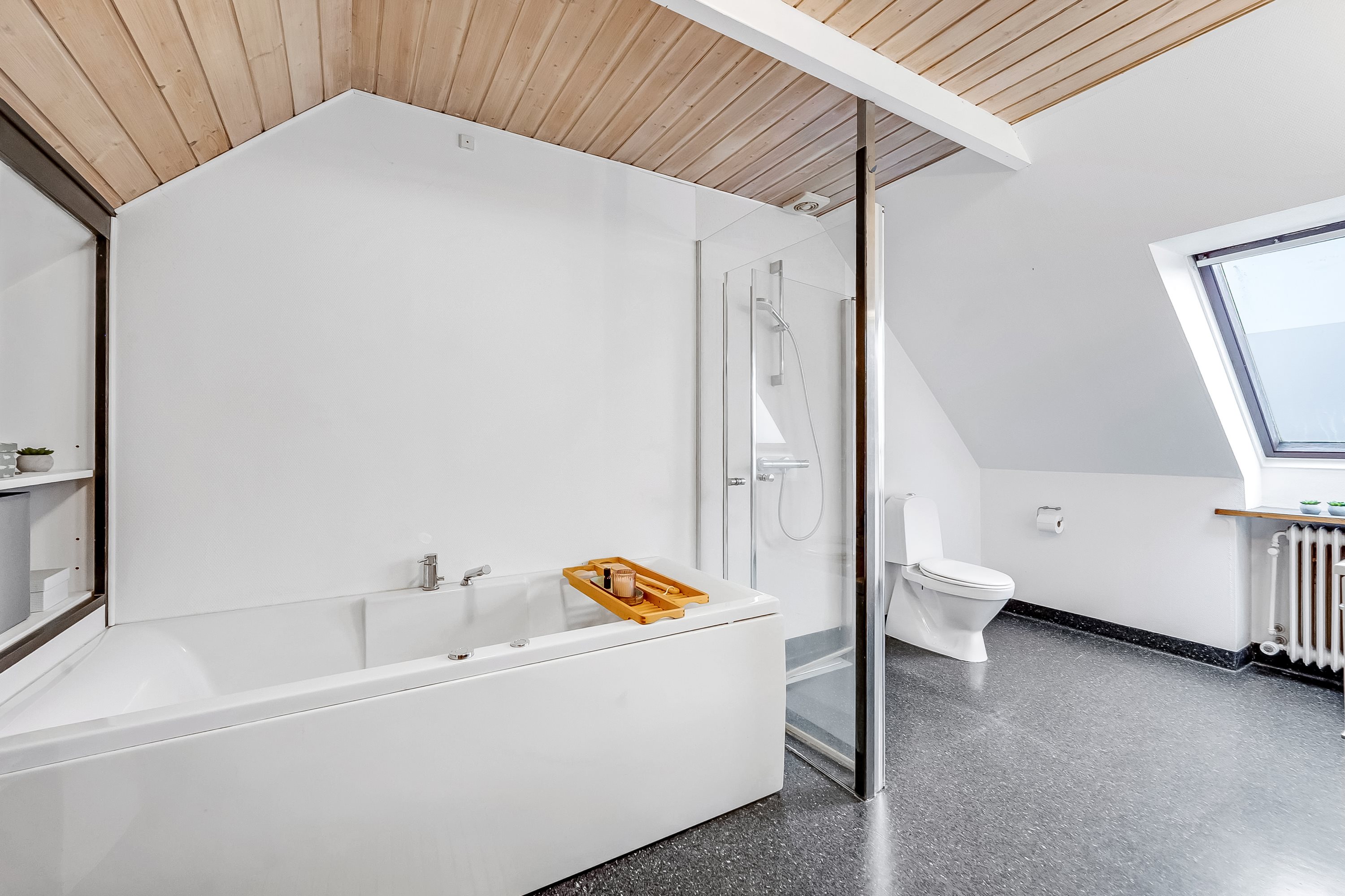 Fremhævet badeværelse billede i fuldskærmstilstand. Billede af Bygmarken 5, 6971 Spjald