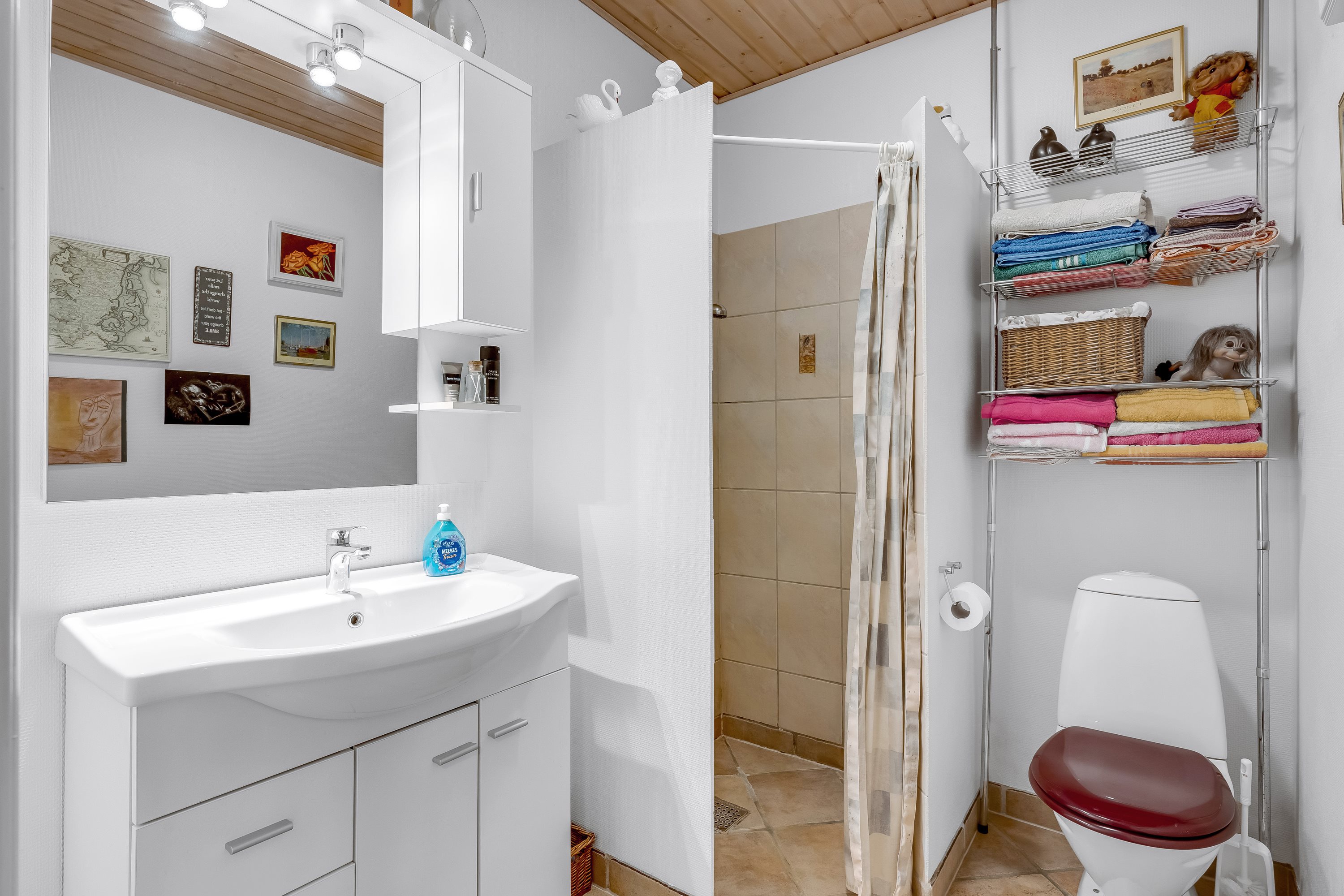 Fremhævet badeværelse billede i fuldskærmstilstand. Billede af Kannikhusvej 2, Bønderby, 6270 Tønder