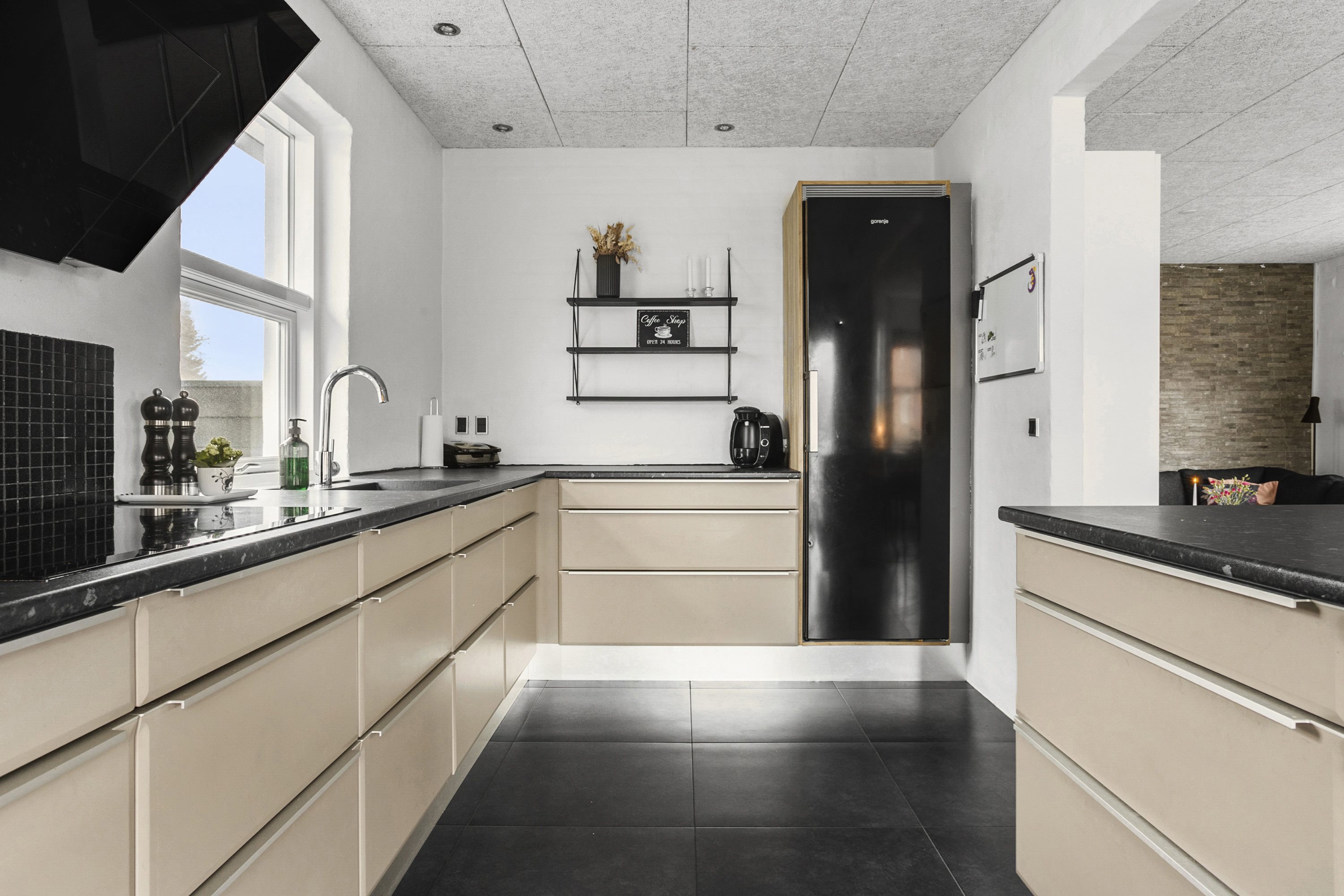 Miniaturebillede 2: køkken. Billede af Ribevej 11, 6650 Brørup