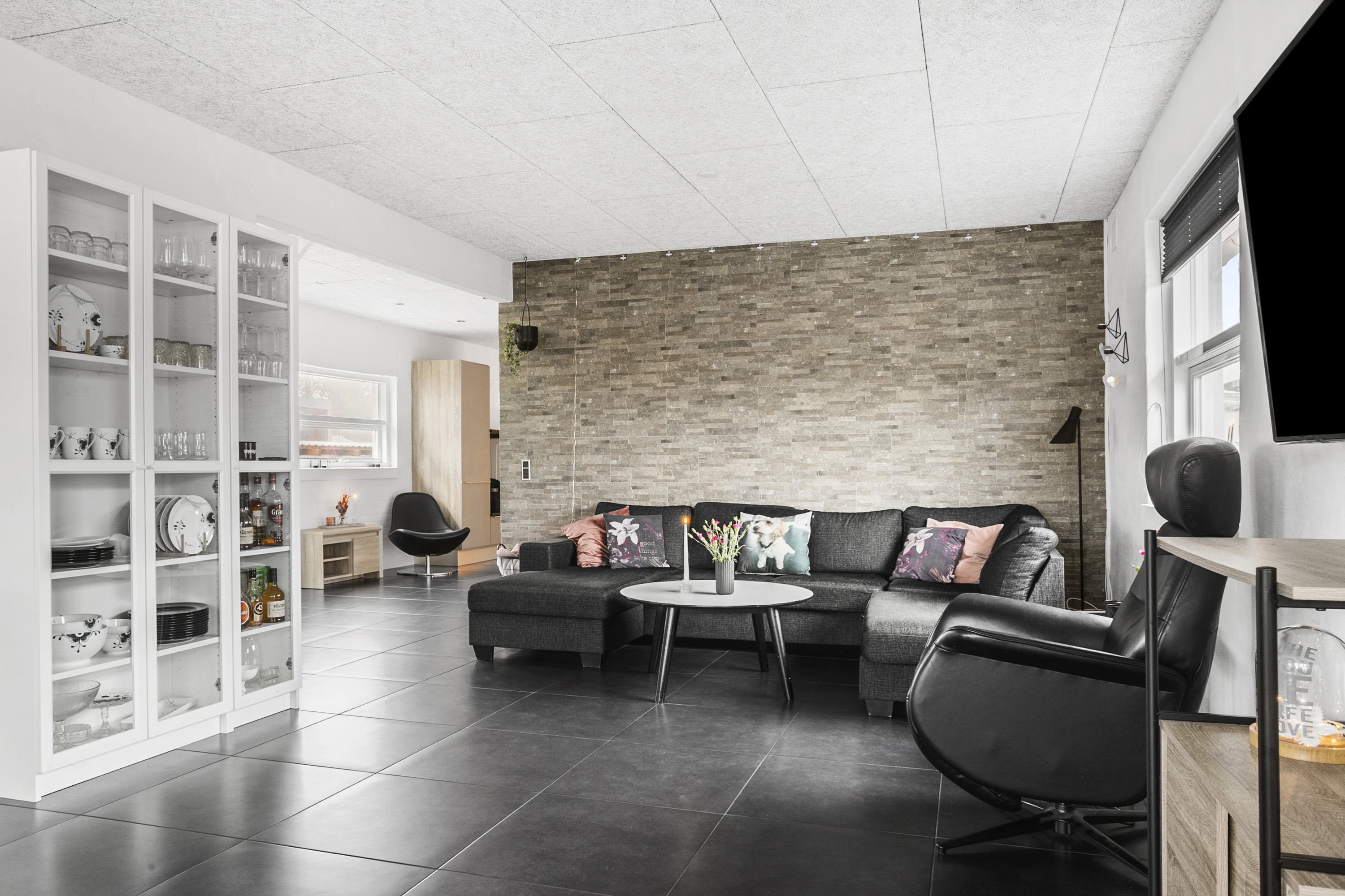 Fremhævet stue billede i fuldskærmstilstand. Billede af Ribevej 11, 6650 Brørup