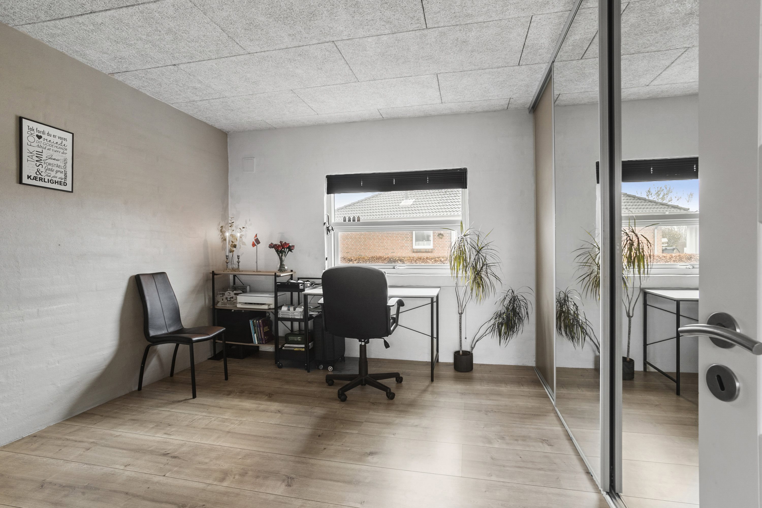 Fremhævet kontor billede i fuldskærmstilstand. Billede af Ribevej 11, 6650 Brørup
