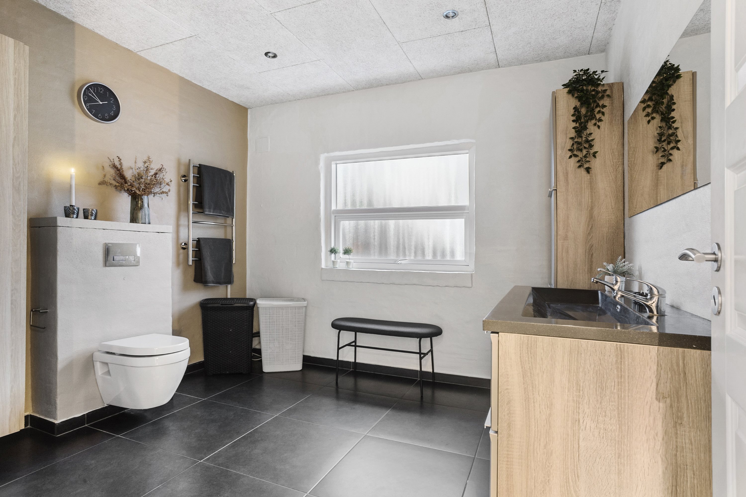 Fremhævet badeværelse billede i fuldskærmstilstand. Billede af Ribevej 11, 6650 Brørup