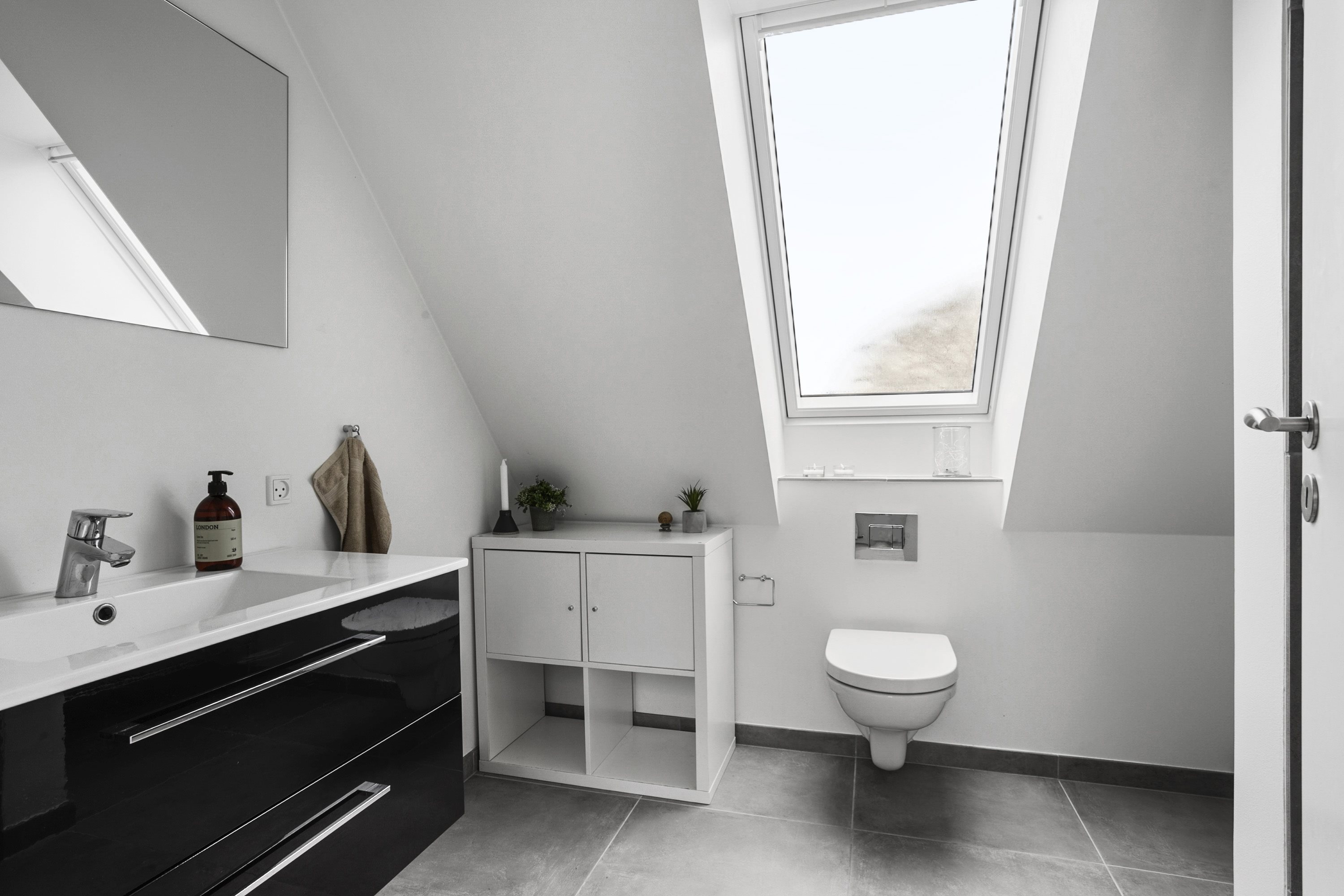 Fremhævet badeværelse billede i fuldskærmstilstand. Billede af Ribevej 11, 6650 Brørup