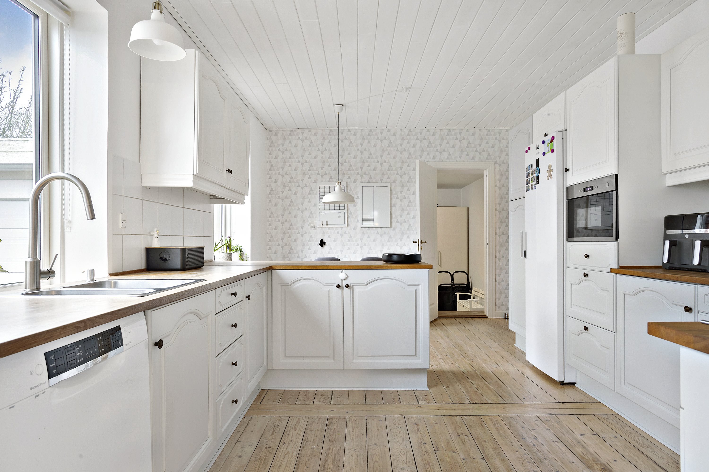 Fremhævet køkken billede i fuldskærmstilstand. Billede af Stationsvej 6, 6622 Bække