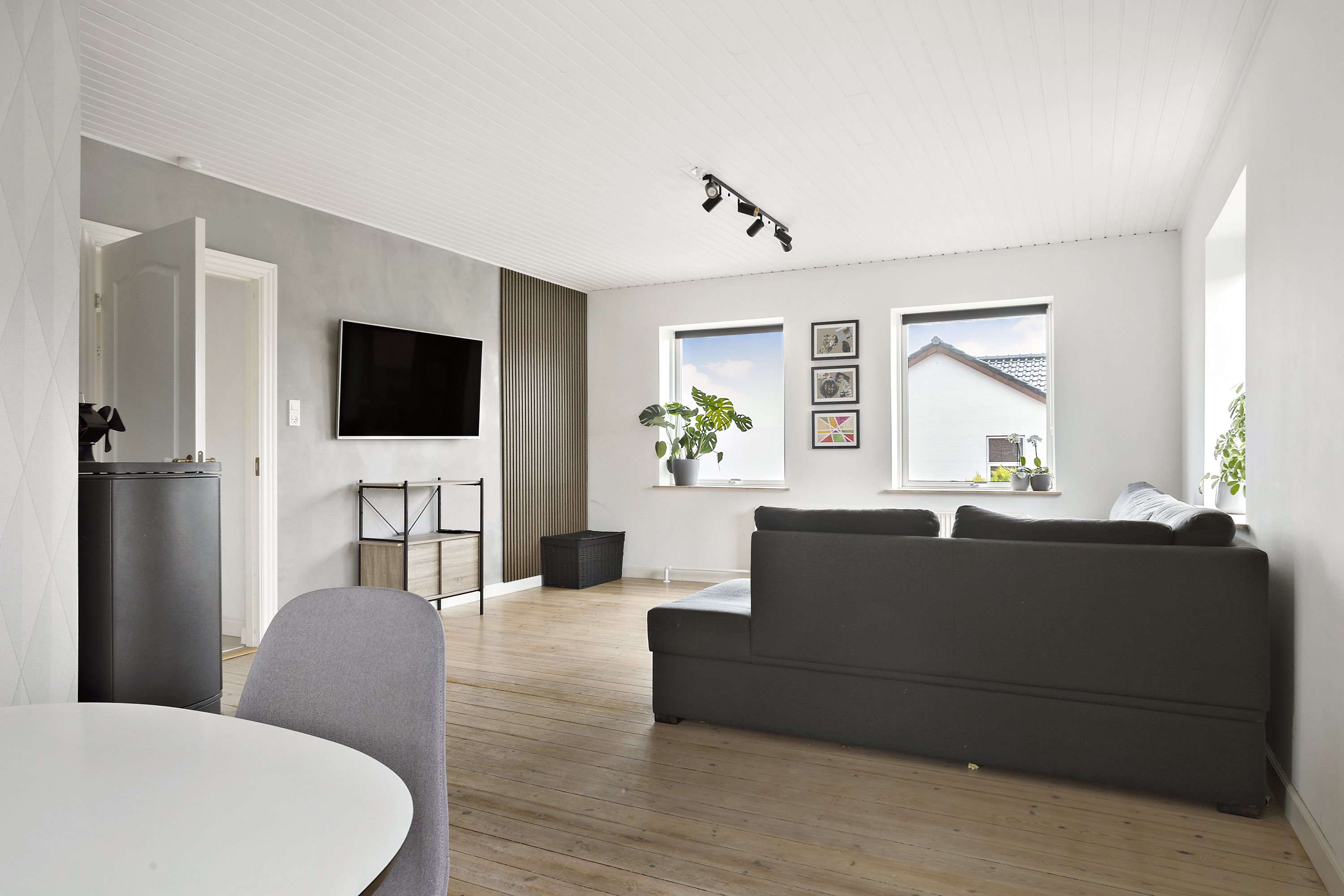 Fremhævet stue billede i fuldskærmstilstand. Billede af Stationsvej 6, 6622 Bække