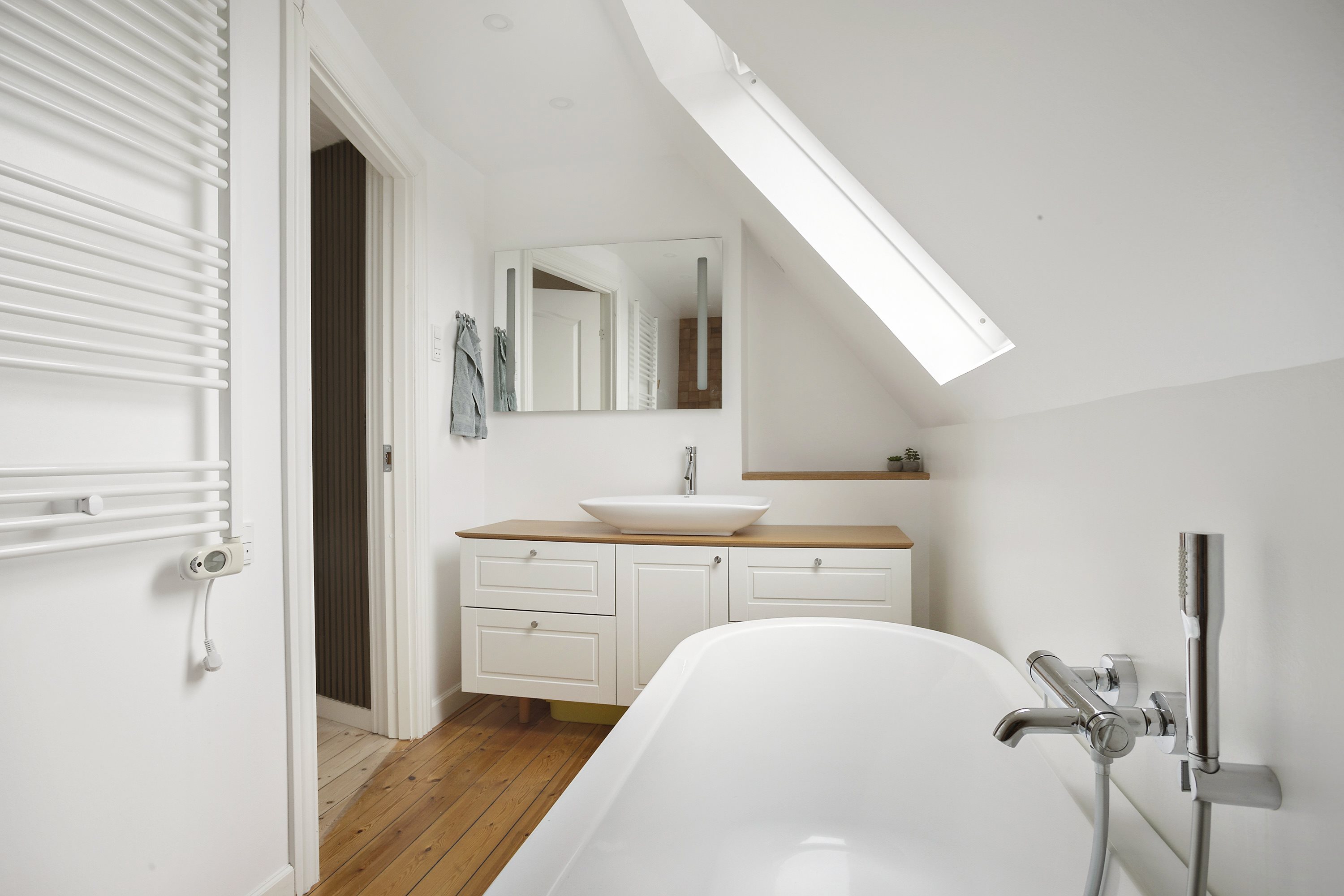 Fremhævet badeværelse billede i fuldskærmstilstand. Billede af Stationsvej 6, 6622 Bække